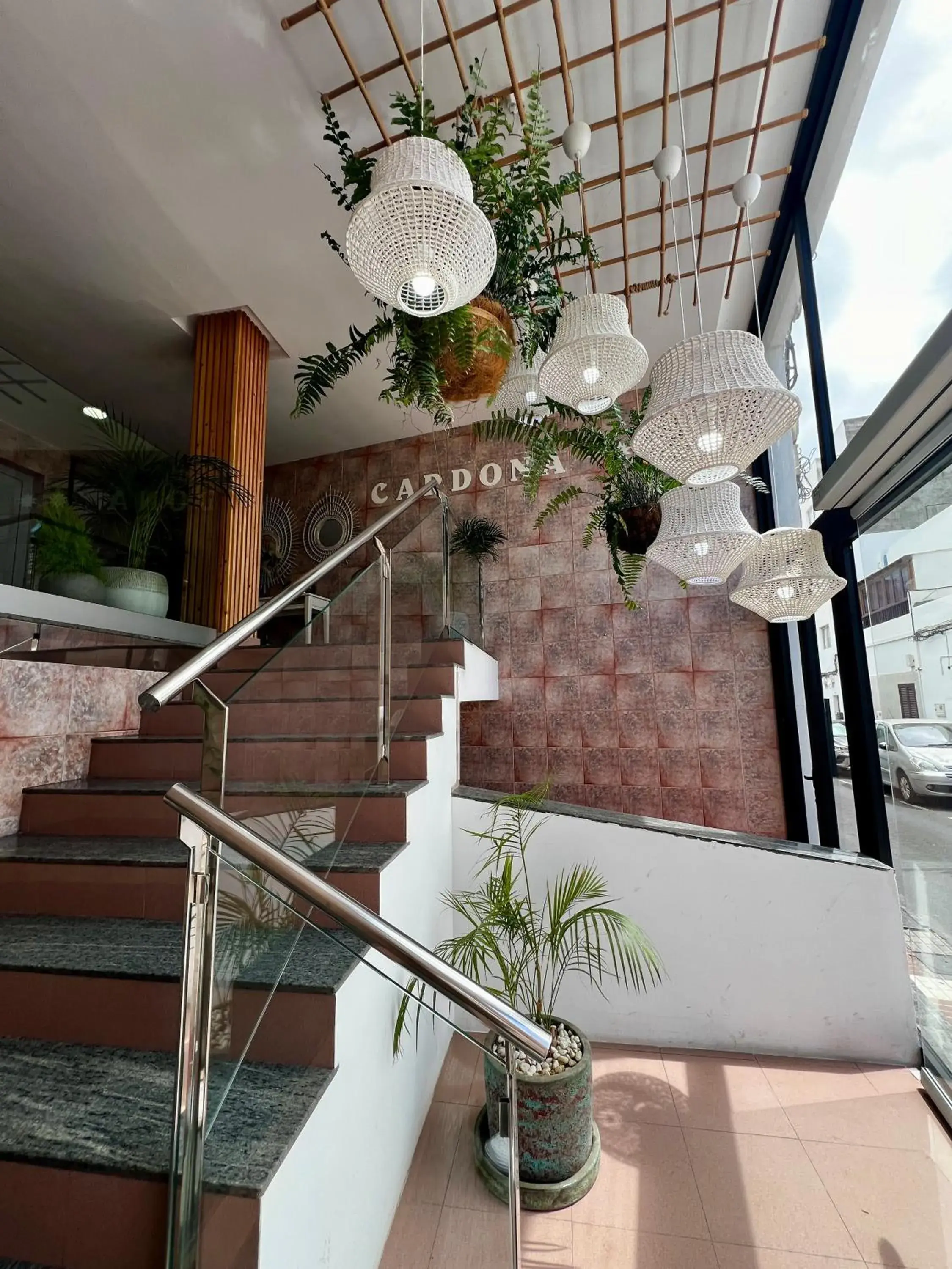 Property building in Hostal Residencia Cardona Property building in Hostal Residencia Cardona