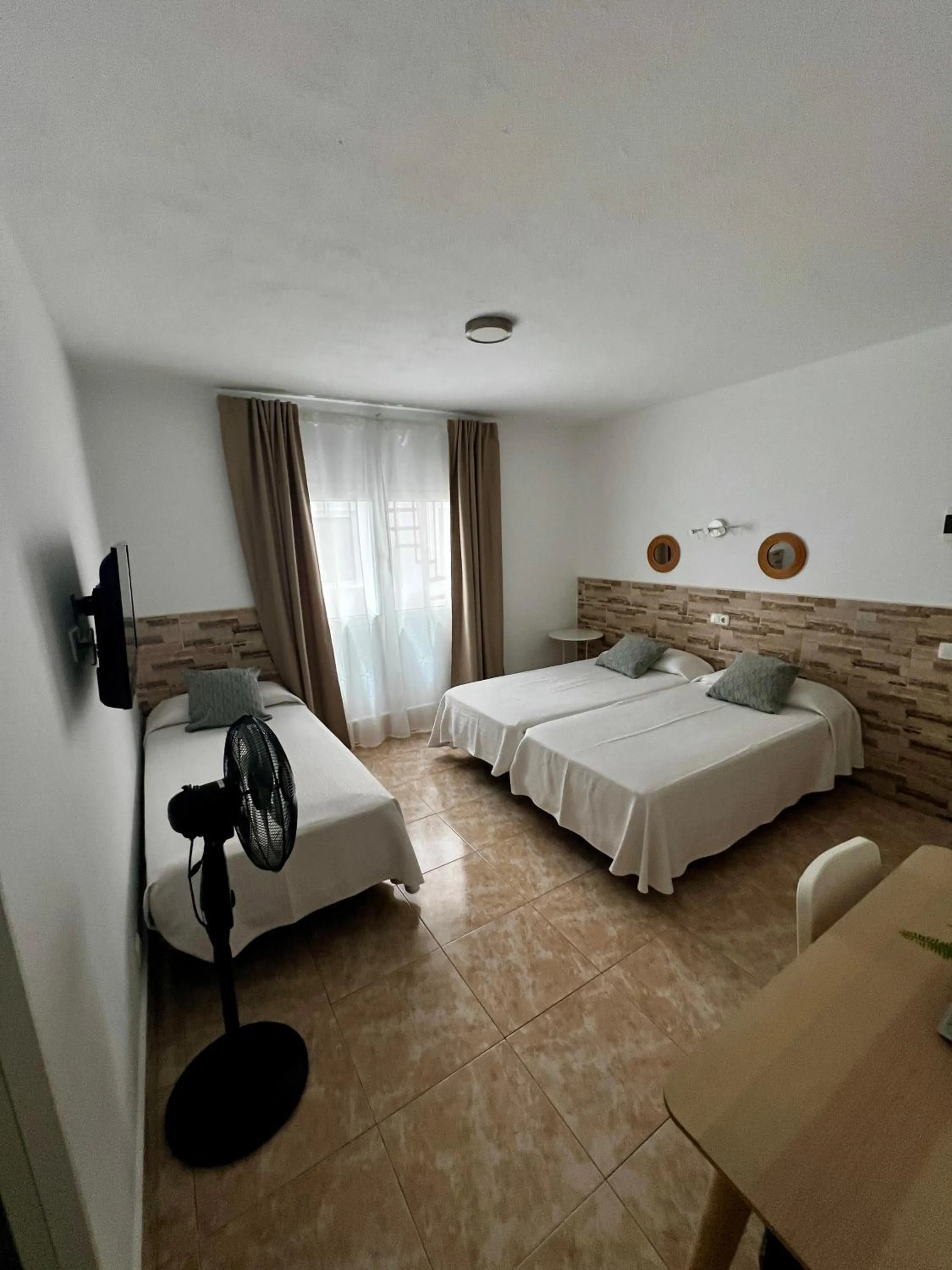 Area and facilities, Bed in Hostal Residencia Cardona
