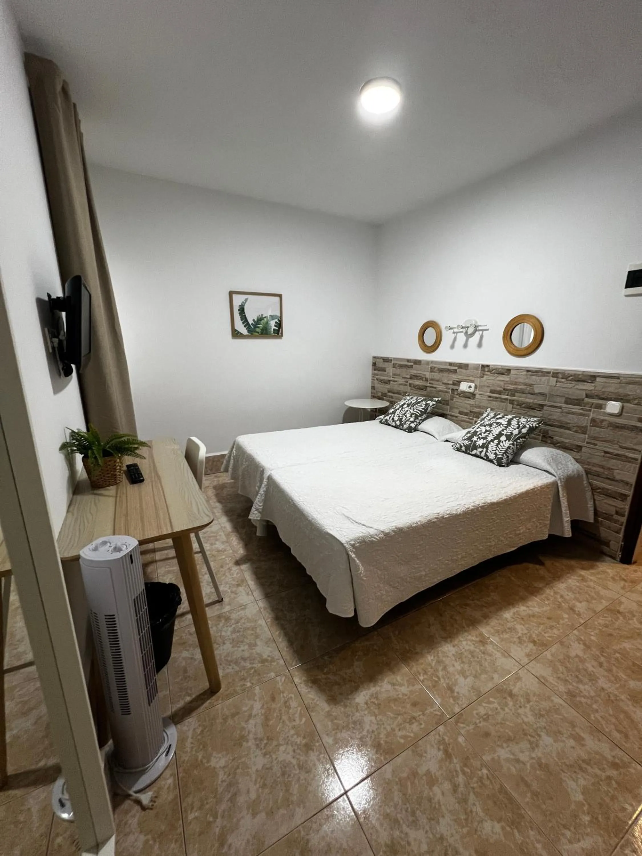Area and facilities, Bed in Hostal Residencia Cardona