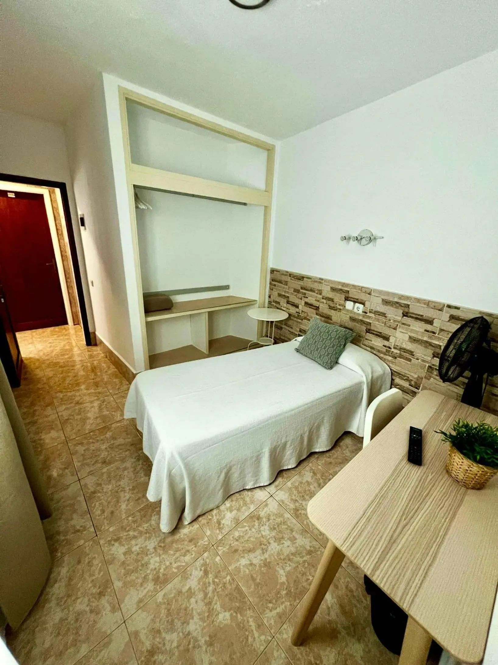 Area and facilities, Bed in Hostal Residencia Cardona Area and facilities, Bed in Hostal Residencia Cardona