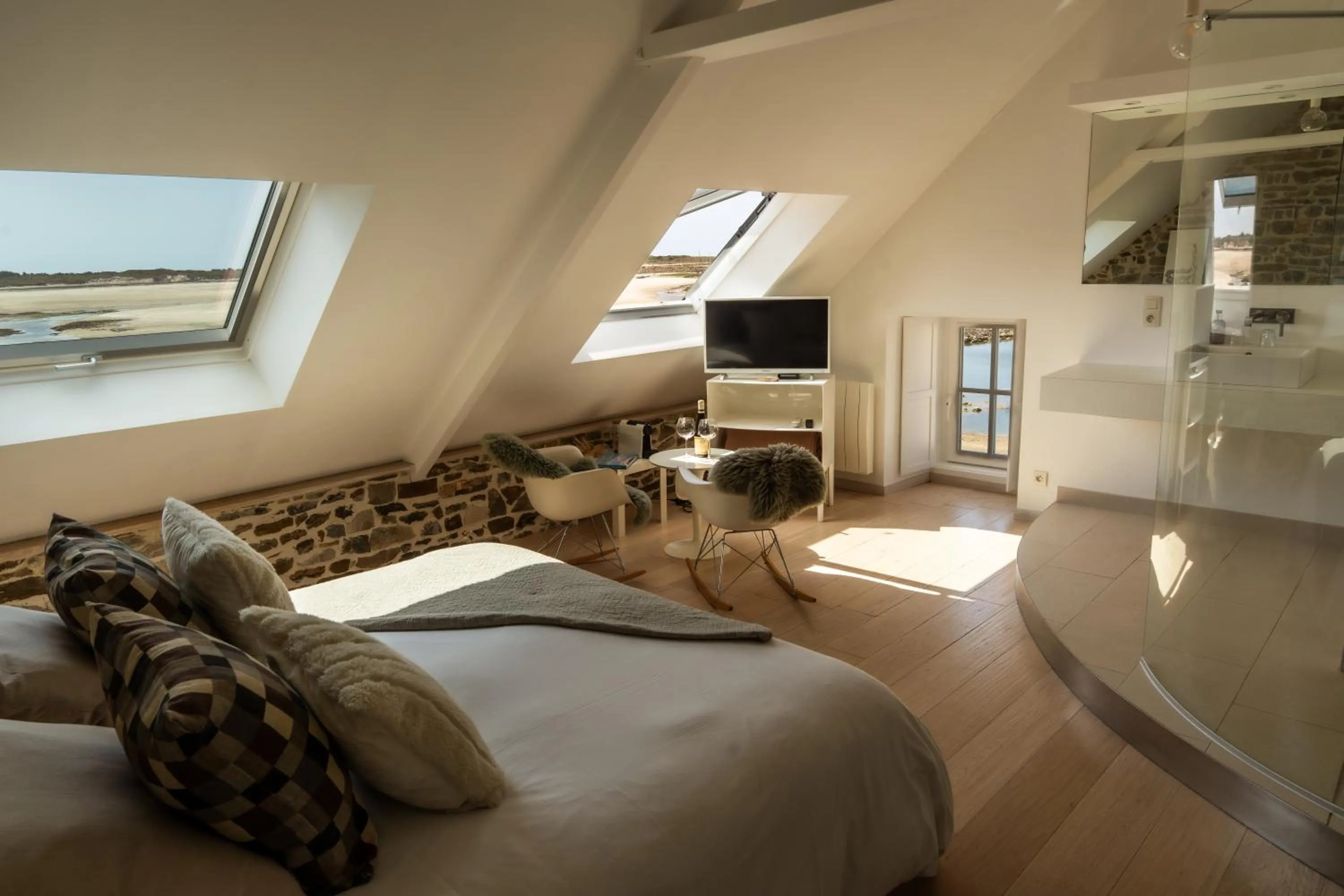 Property building, Bed in Aux 13 Arches-Logis Hôtel Restaurant