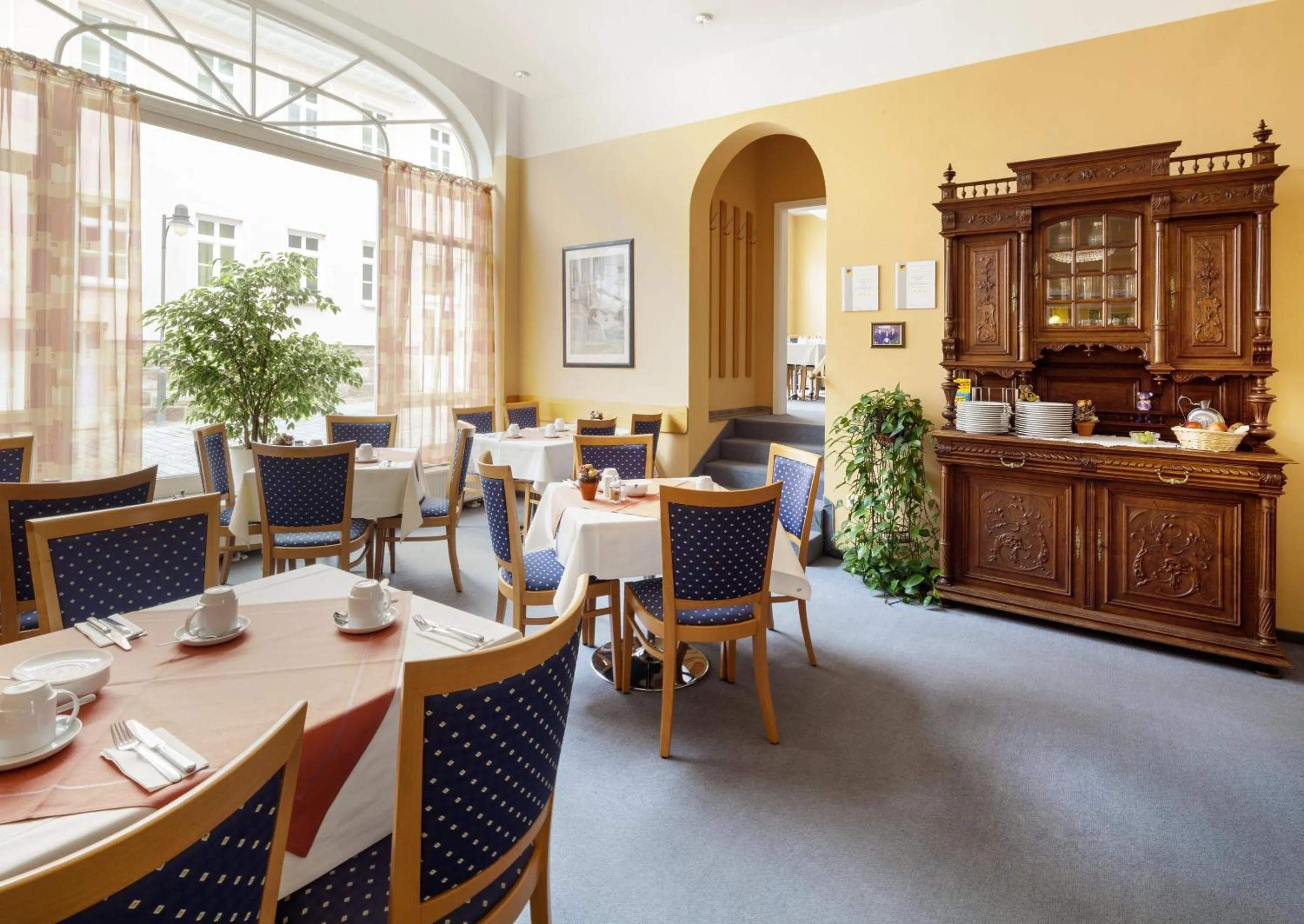 Restaurant/places to eat in Hotel Garni am Markt - Businesshotel - Frühstücksbuffet - Fahrradabstellplatz - Hunde willkommen