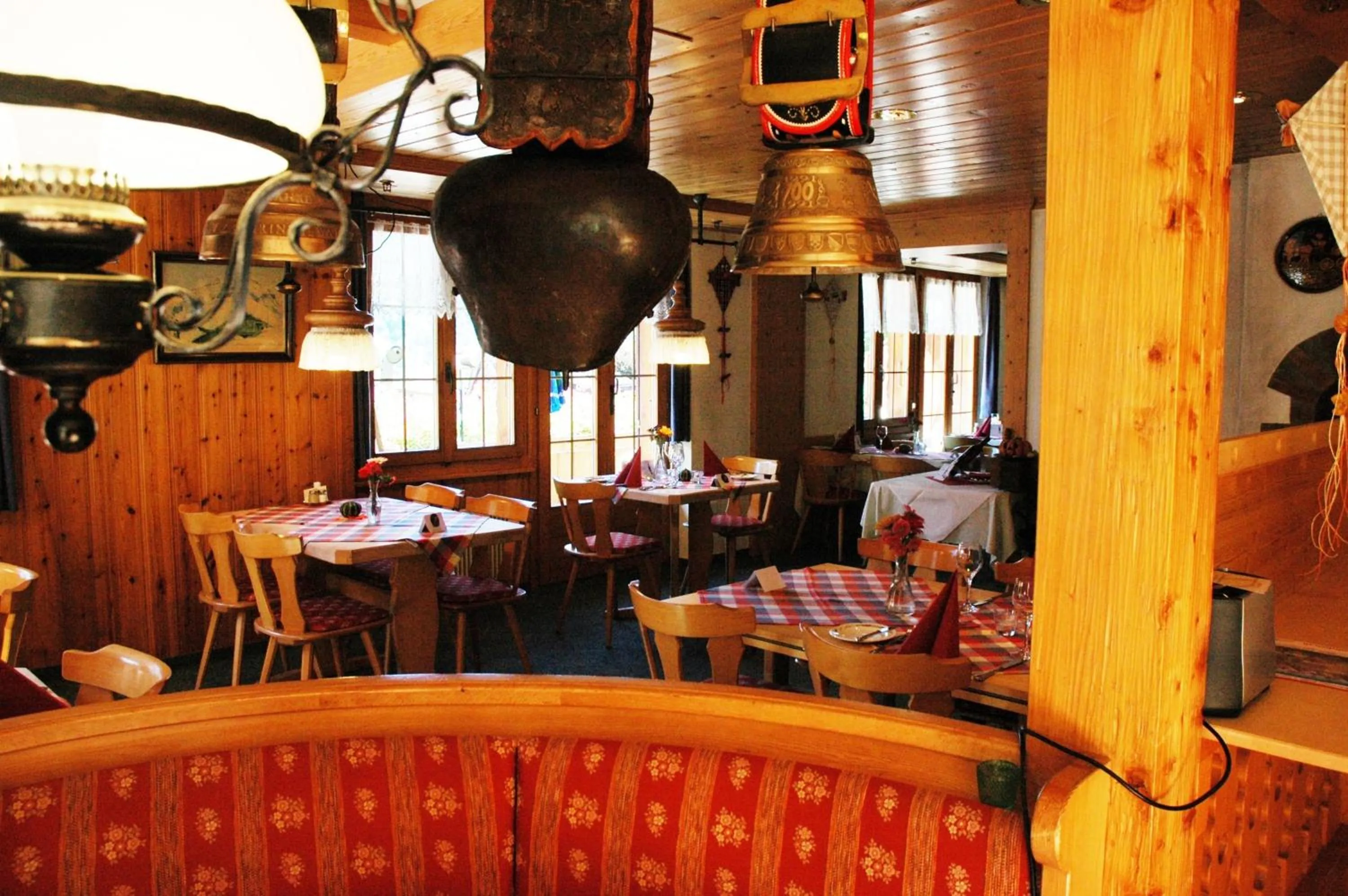 Restaurant/places to eat in Alpenhof