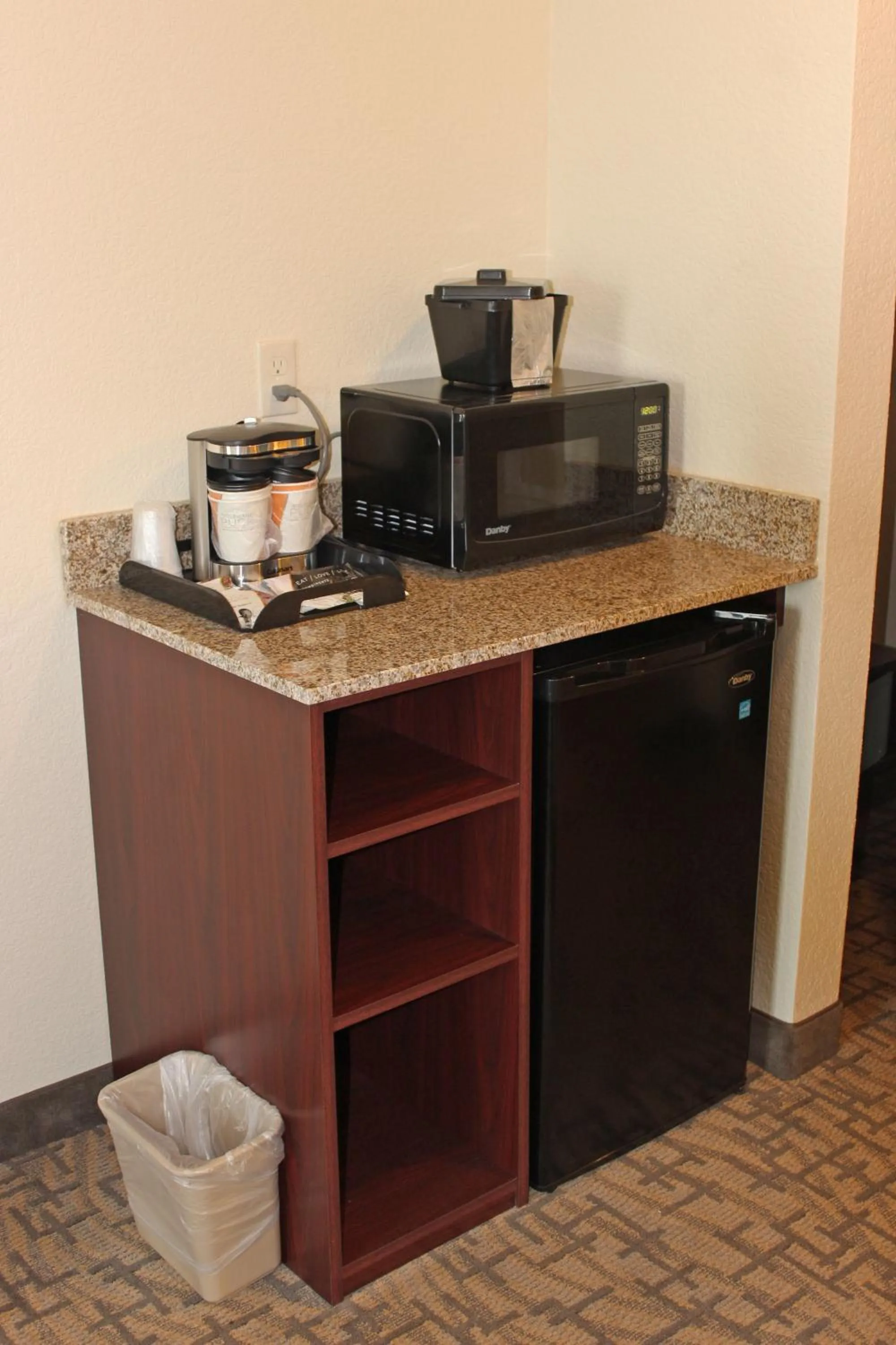 Coffee/tea facilities in Cobblestone Inn & Suites - Lamoni