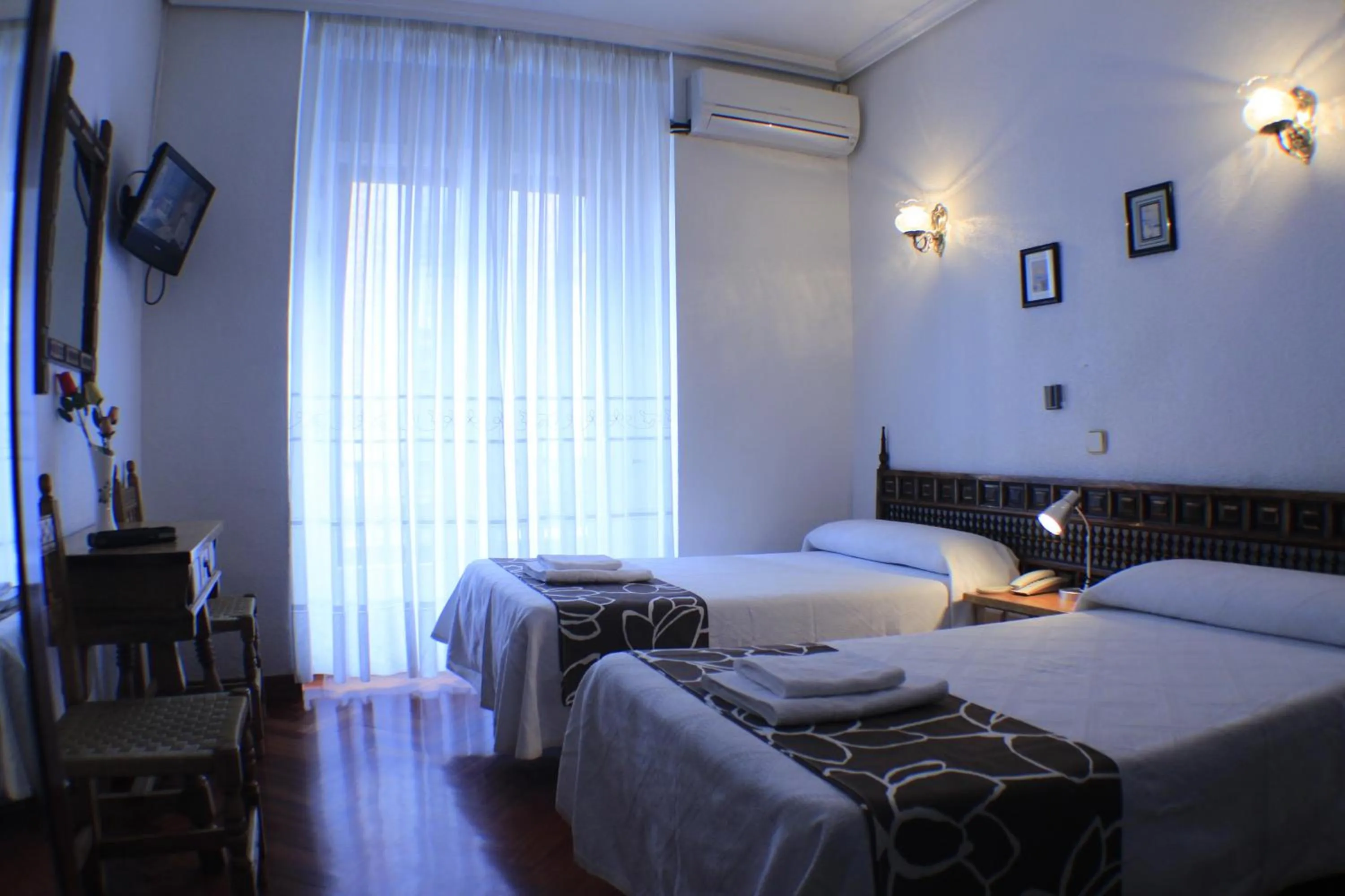 Photo of the whole room, Bed in Hostal Esmeralda