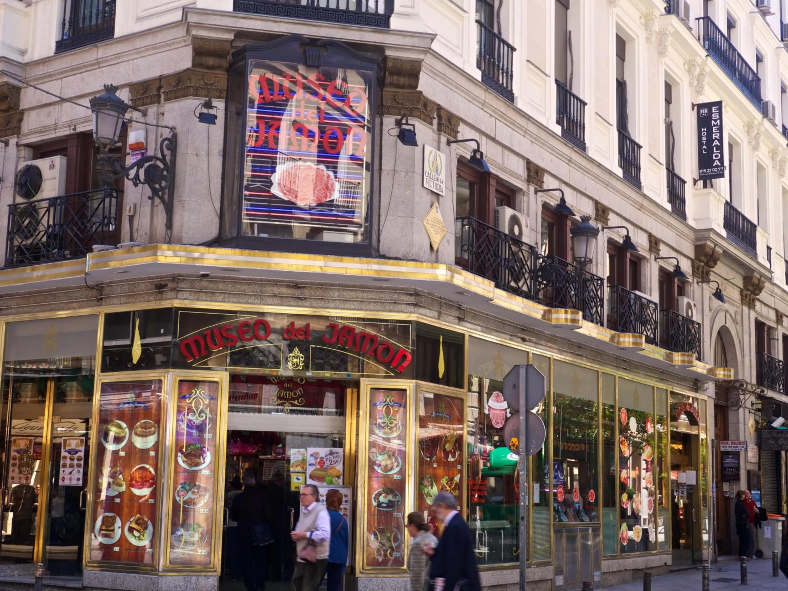 Facade/entrance in Hostal Esmeralda
