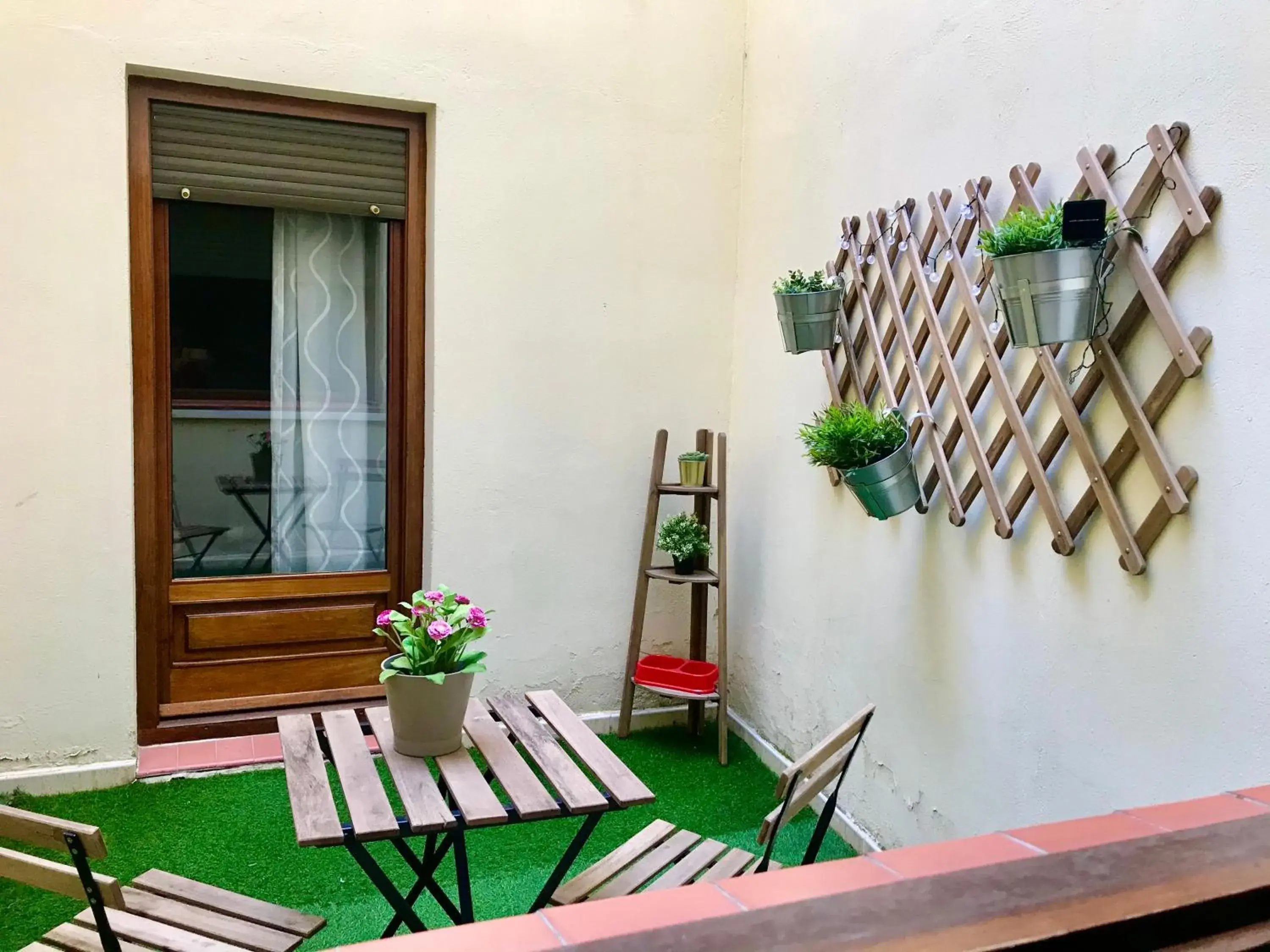 Inner courtyard view in Hotel Rio Arga Inner courtyard view in Hotel Rio Arga