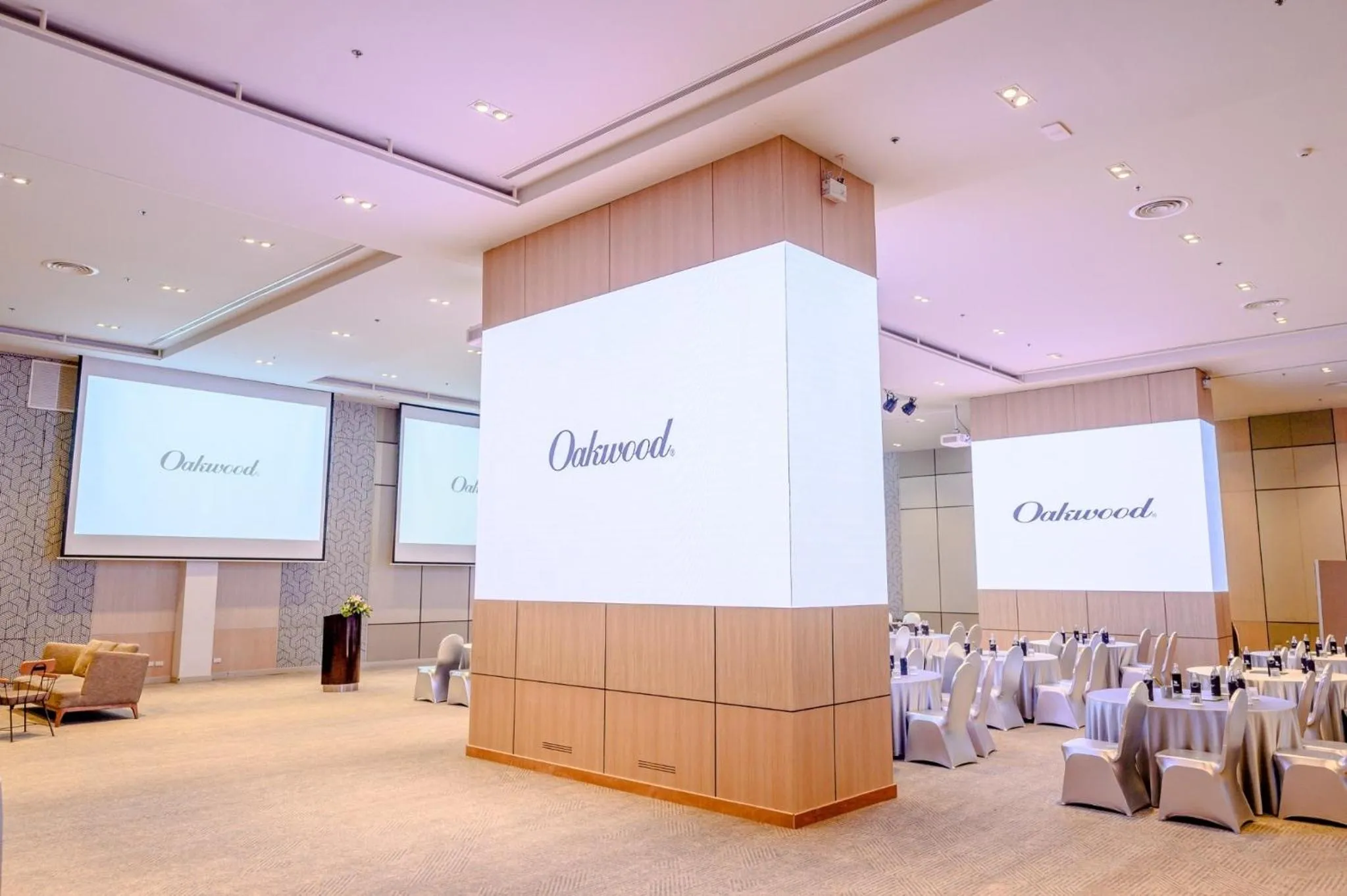 Banquet/Function facilities in Oakwood Hotel & Residence Sri Racha