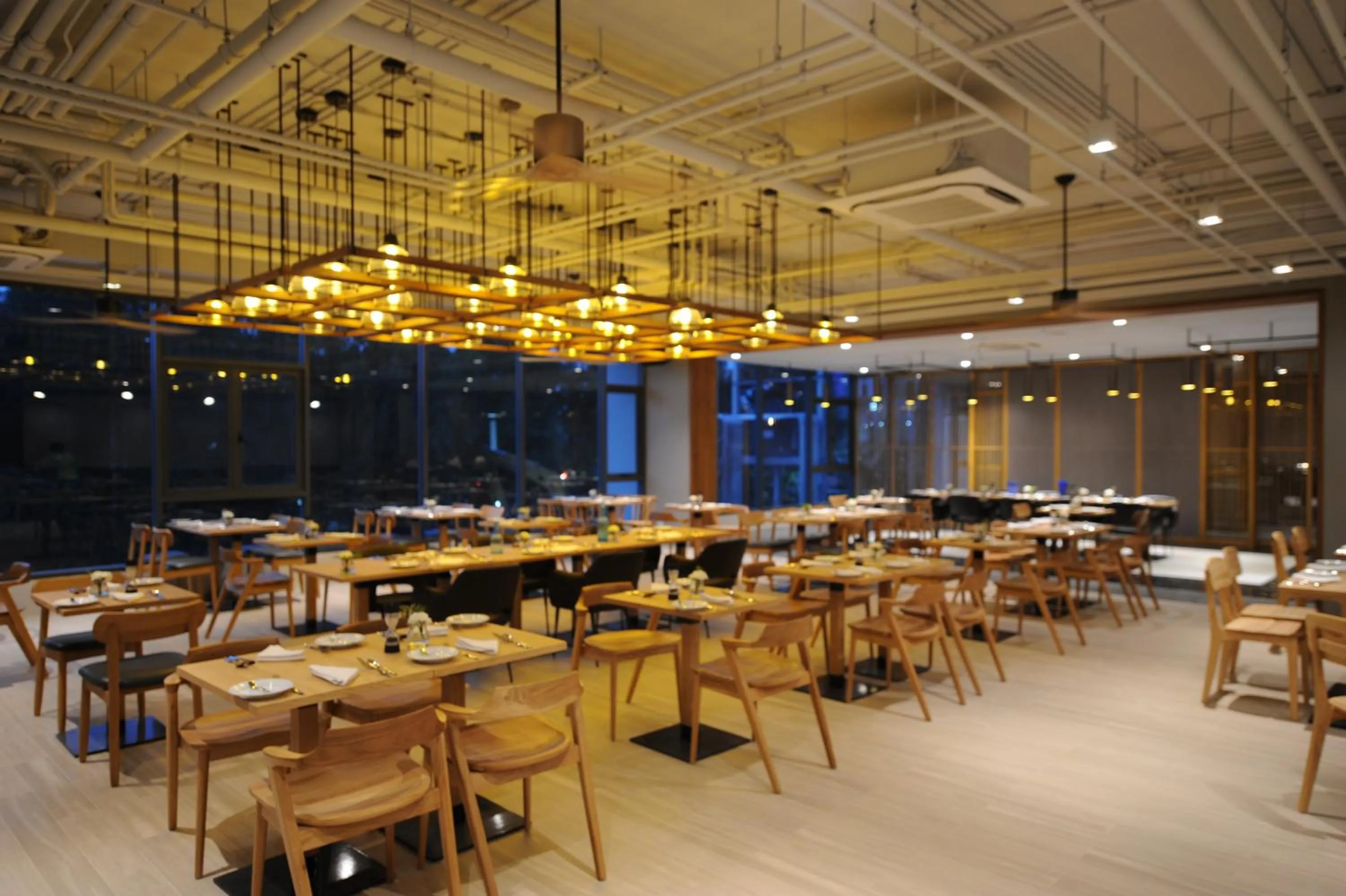 Restaurant/places to eat in Oakwood Hotel & Residence Sri Racha