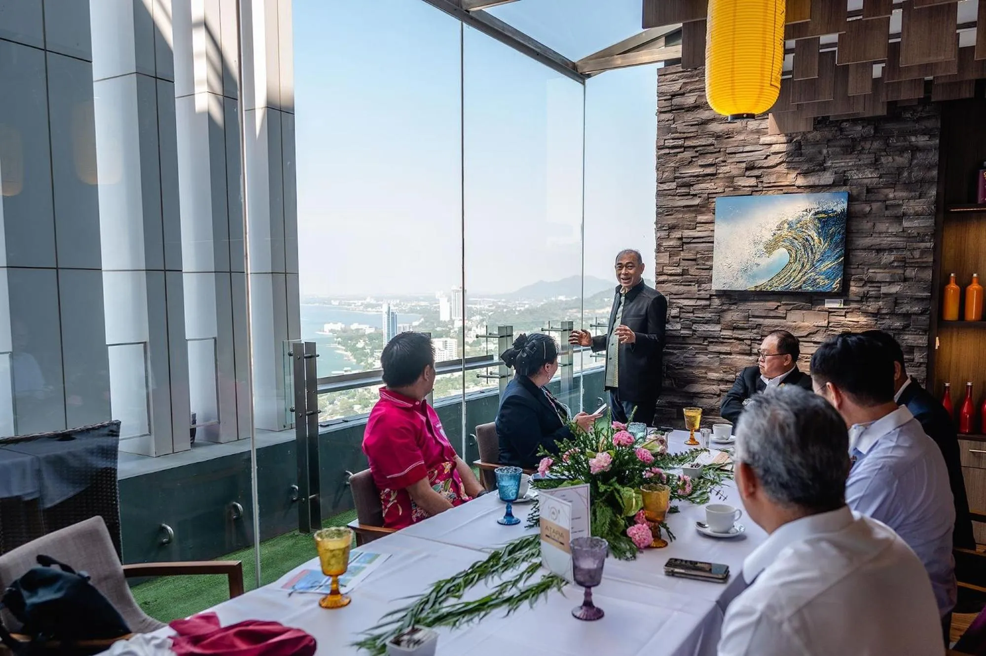 Restaurant/places to eat in Oakwood Hotel & Residence Sri Racha