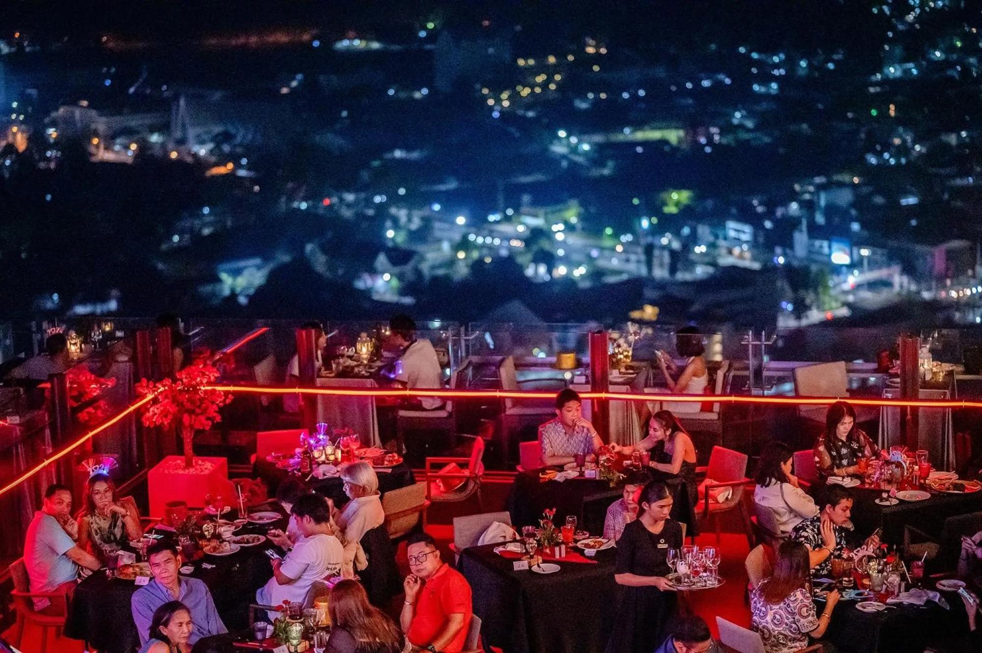 Restaurant/places to eat in Oakwood Hotel & Residence Sri Racha