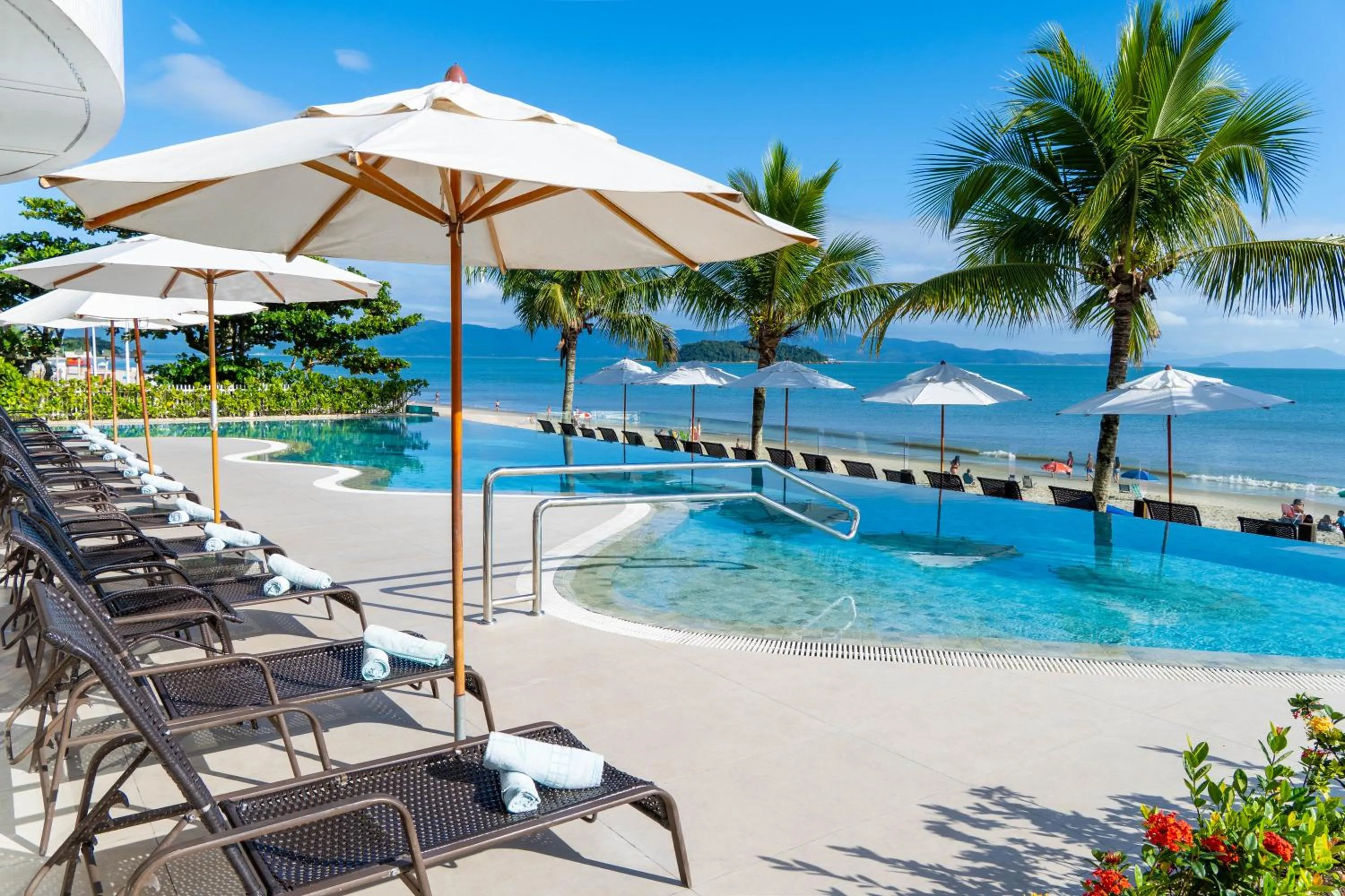 Swimming pool in Palace Praia Hotel