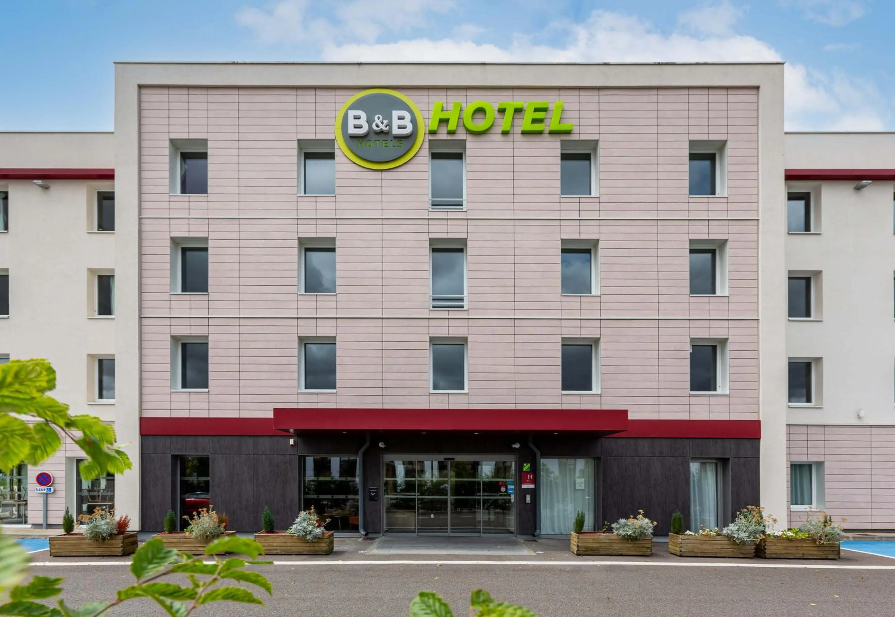 Property building in B&B HOTEL CHARTRES Oceane