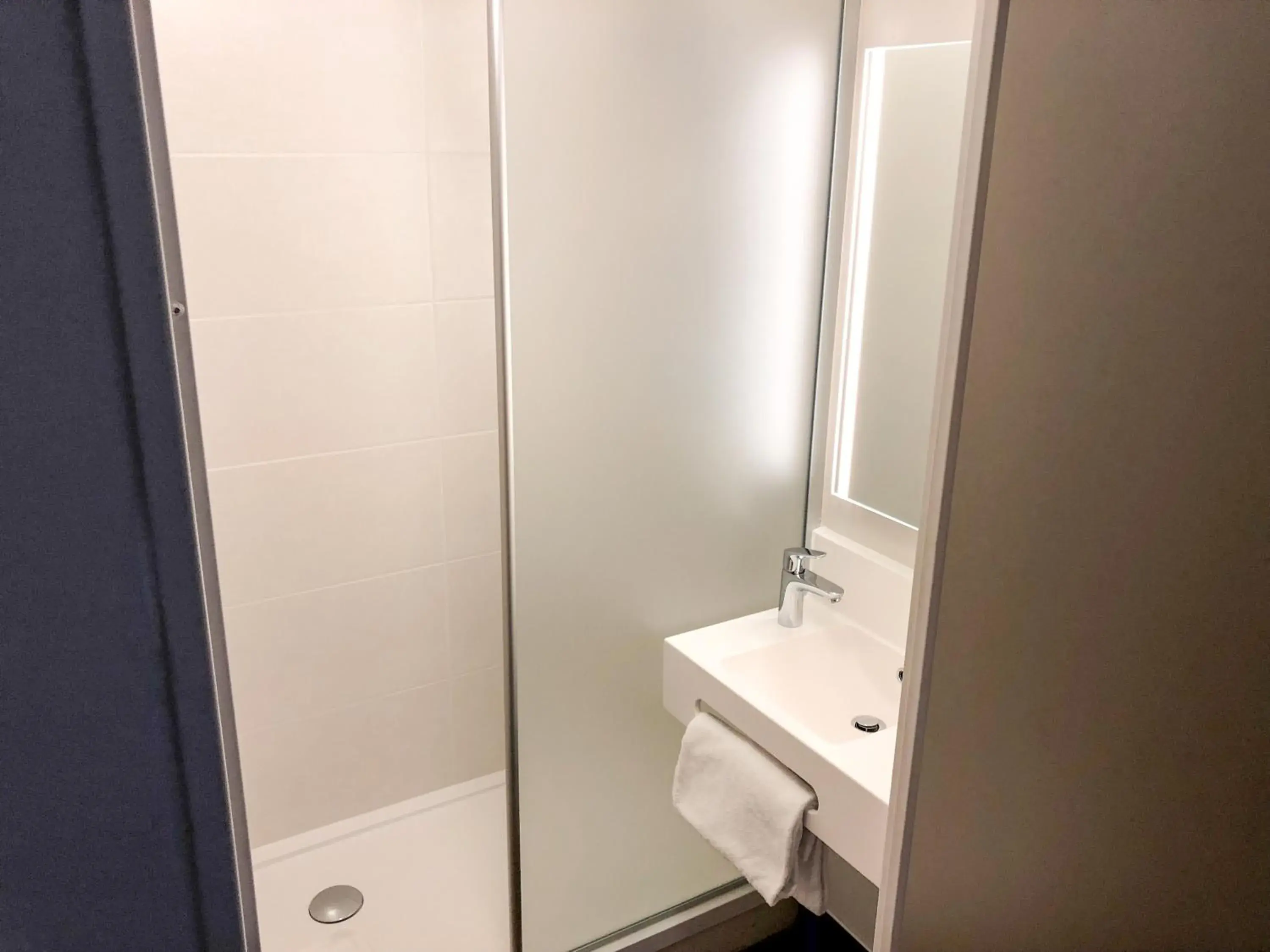 Twin Room in B&B HOTEL CHARTRES Oceane Twin Room in B&B HOTEL CHARTRES Oceane