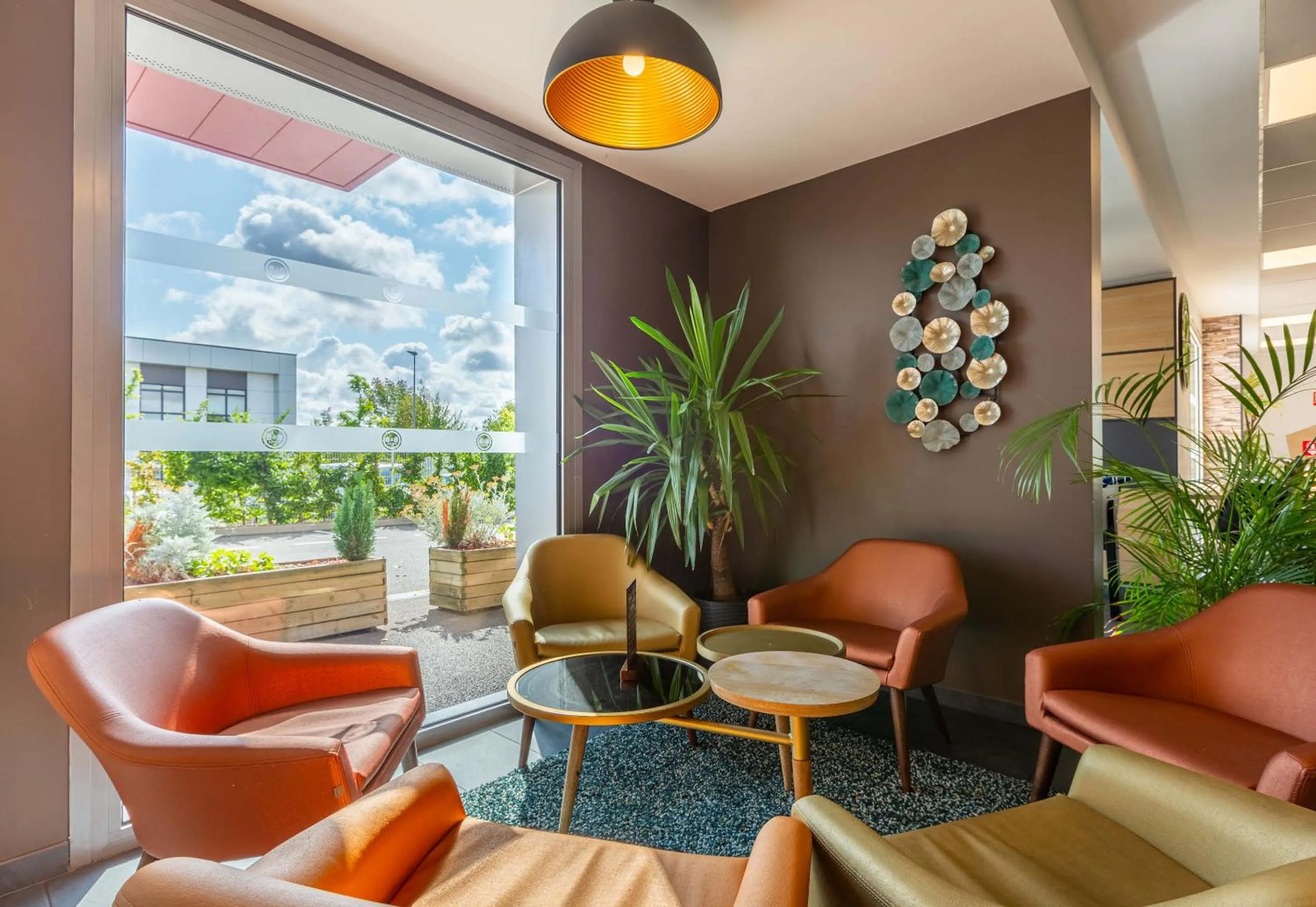 Seating area in B&B HOTEL CHARTRES Oceane