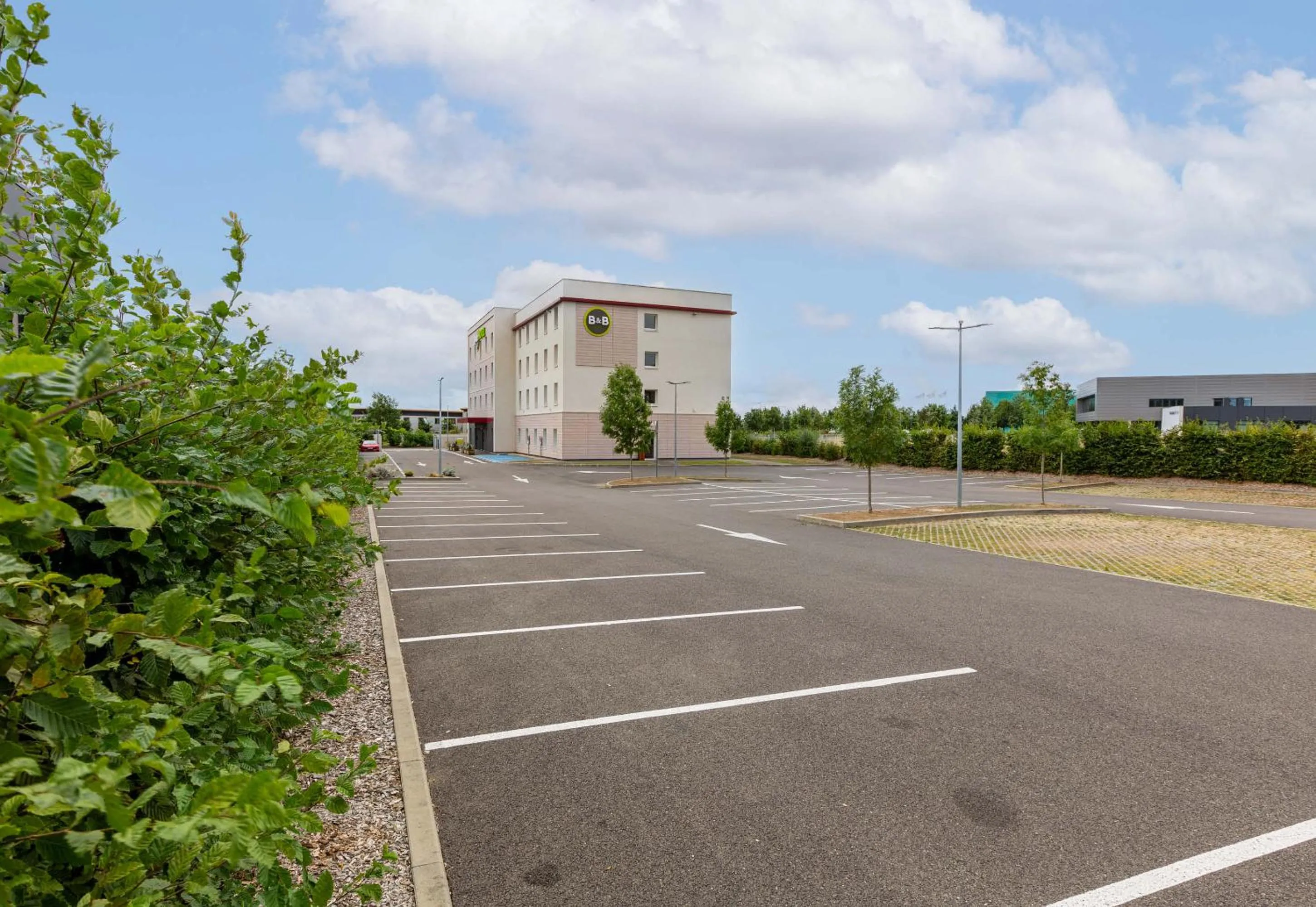 Parking in B&B HOTEL CHARTRES Oceane