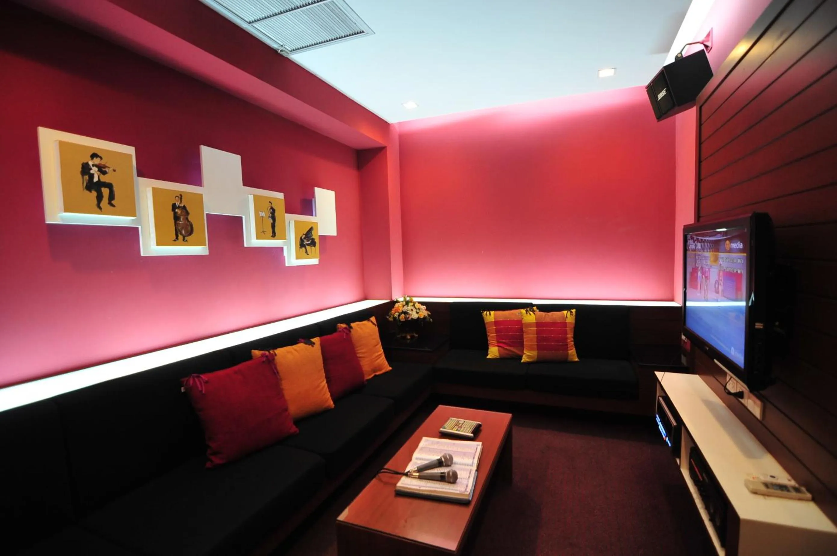 Restaurant/places to eat in Navarat Heritage Hotel