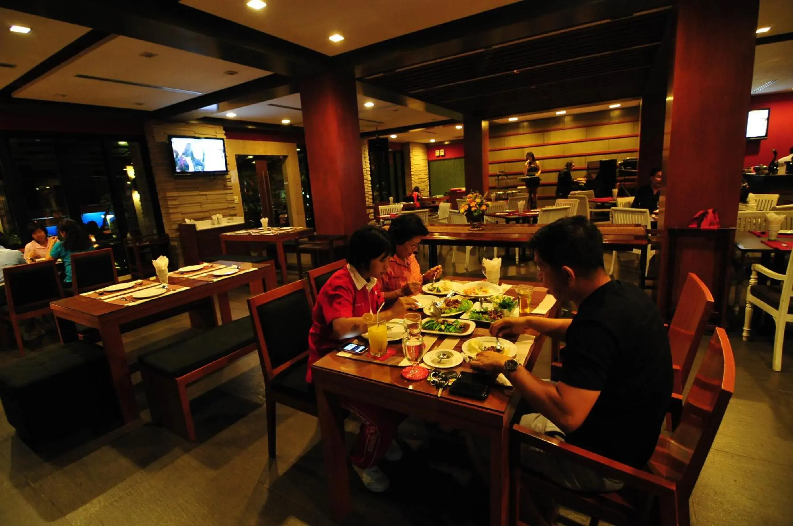 Restaurant/places to eat in Navarat Heritage Hotel Restaurant/places to eat in Navarat Heritage Hotel