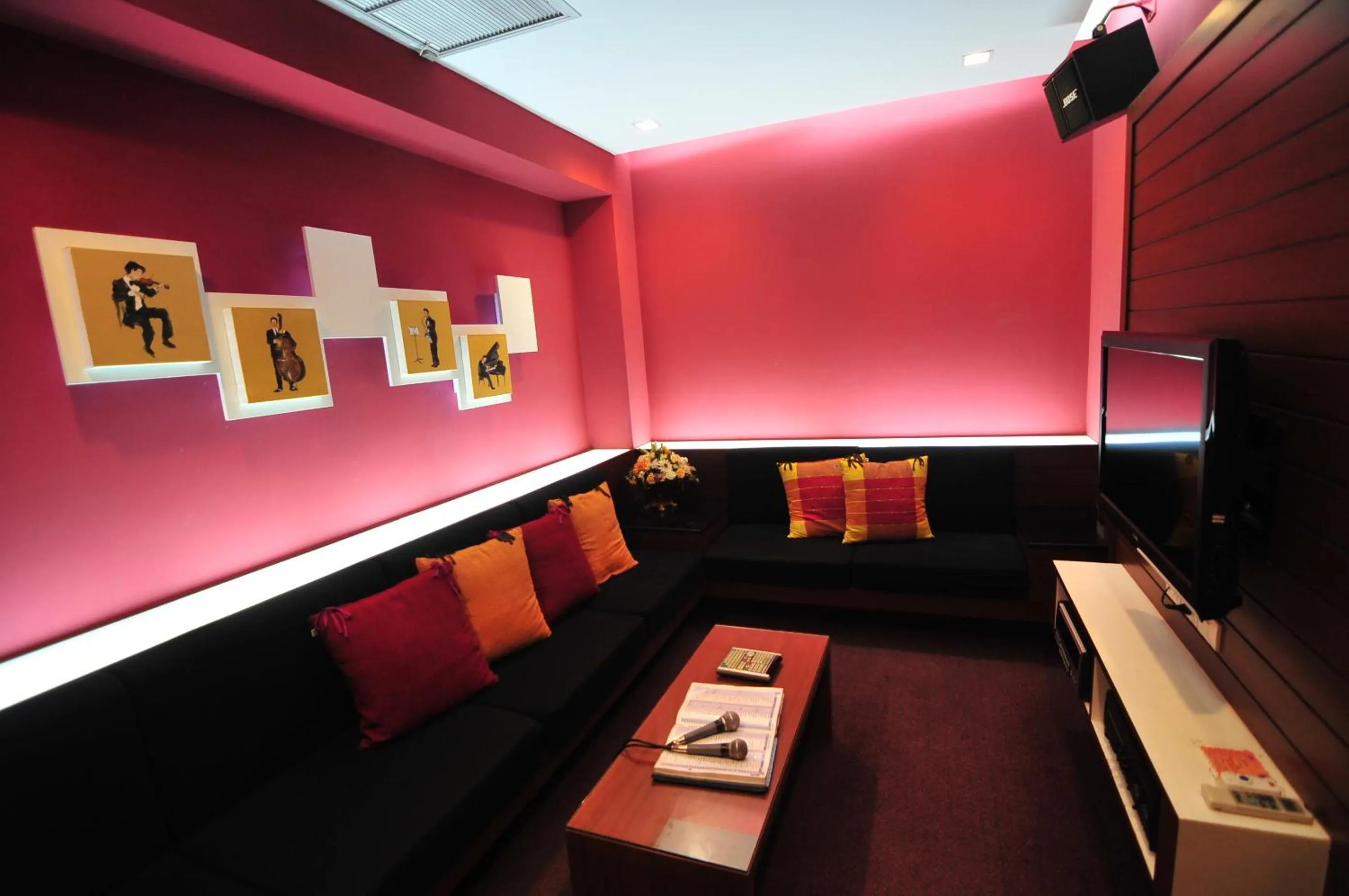 Restaurant/places to eat in Navarat Heritage Hotel