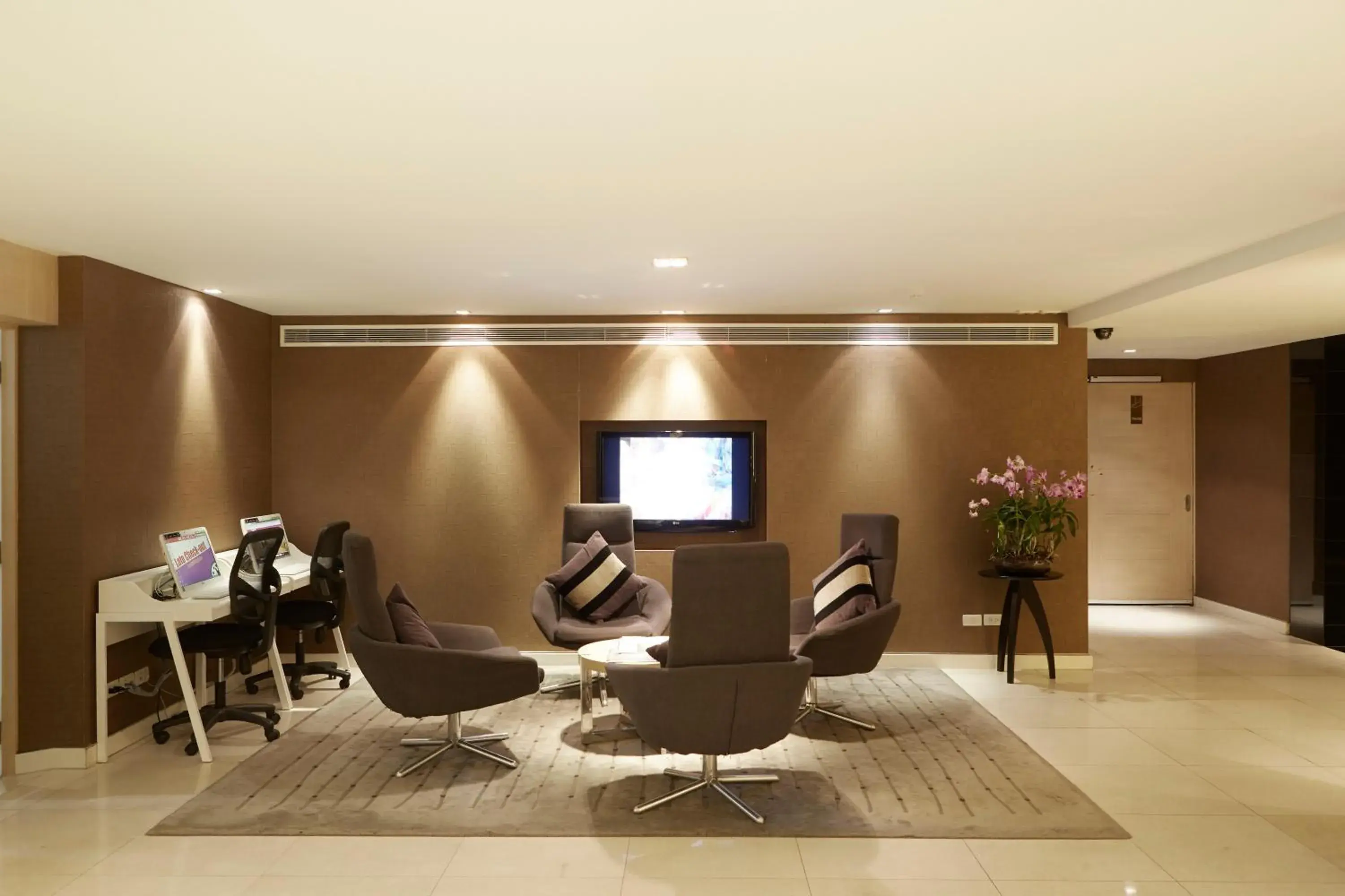 Lobby or reception in Sora Resort & Suites Sukhumvit Lobby or reception in Sora Resort & Suites Sukhumvit