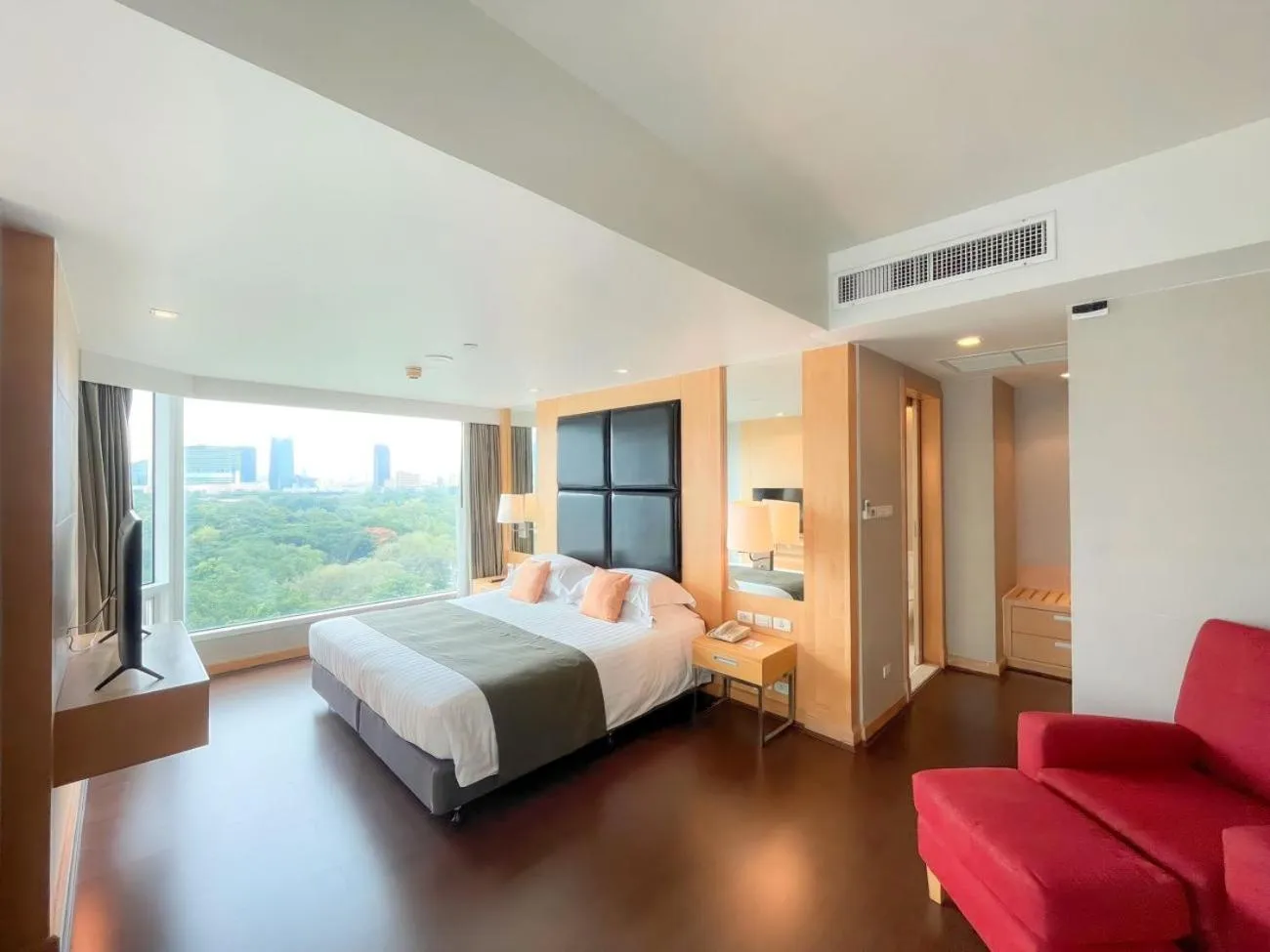Bed in Sora Resort & Suites Sukhumvit
