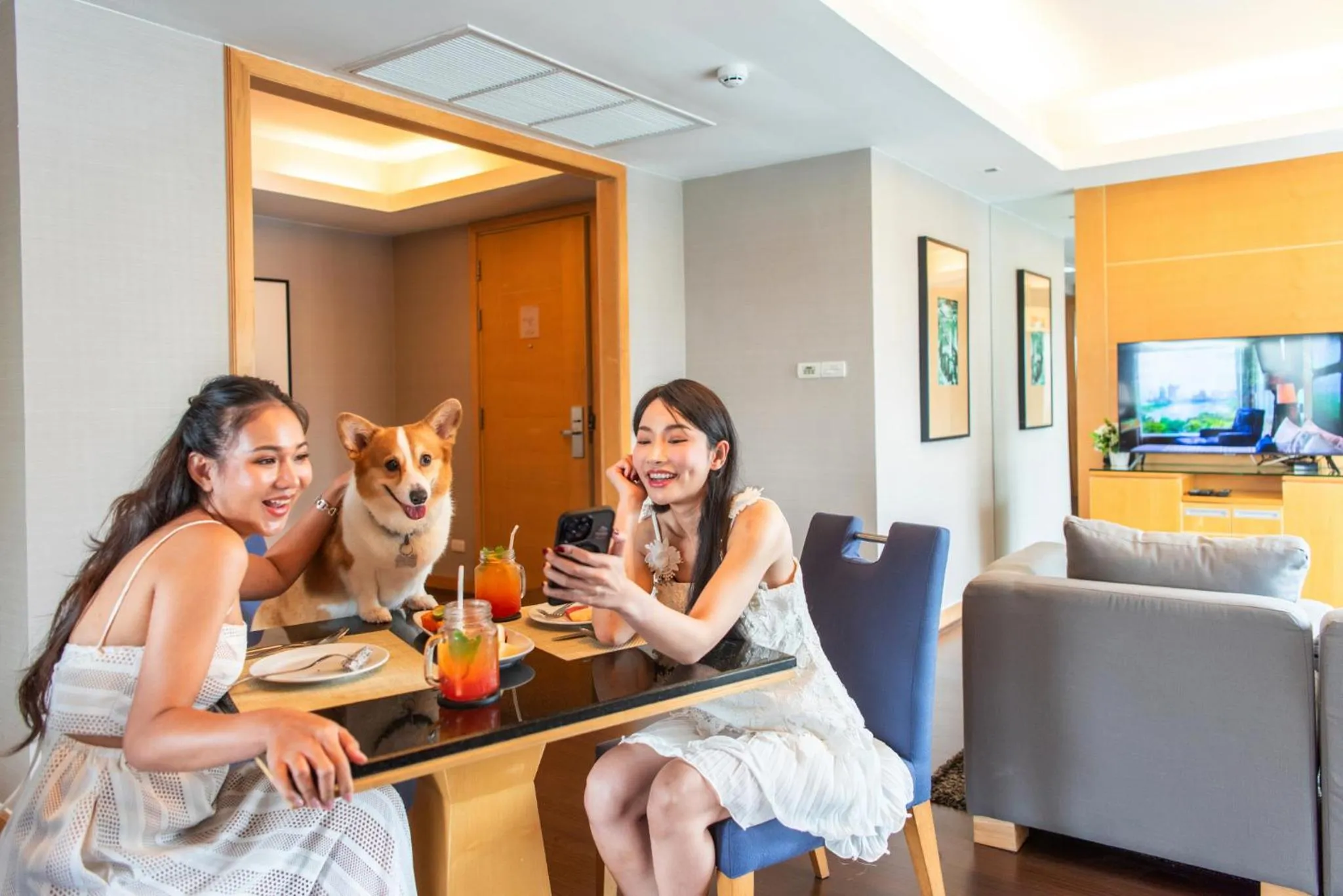 Dining area in Sora Resort & Suites Sukhumvit