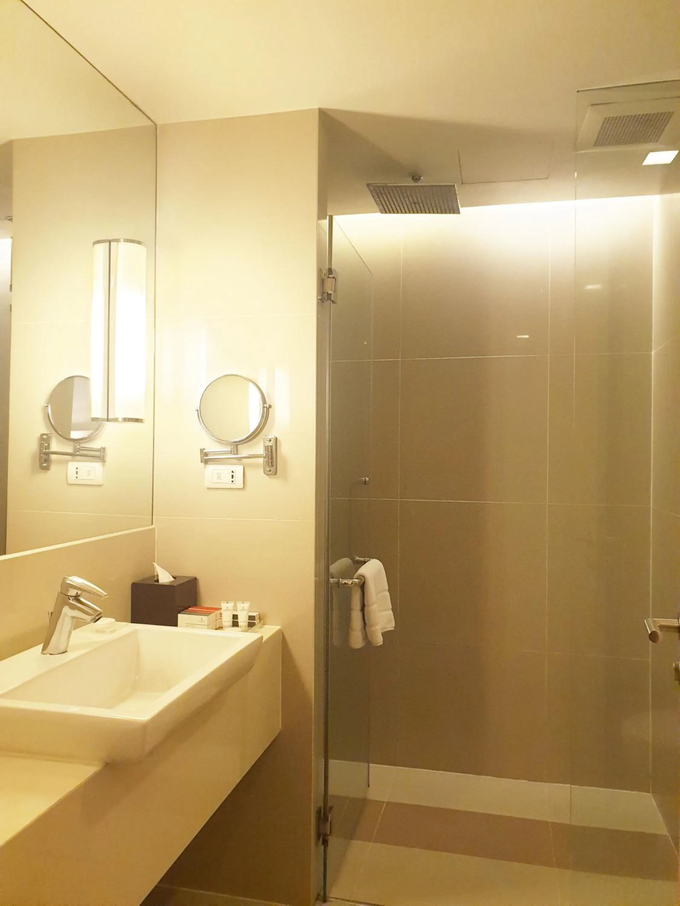 Bathroom in Sora Resort & Suites Sukhumvit