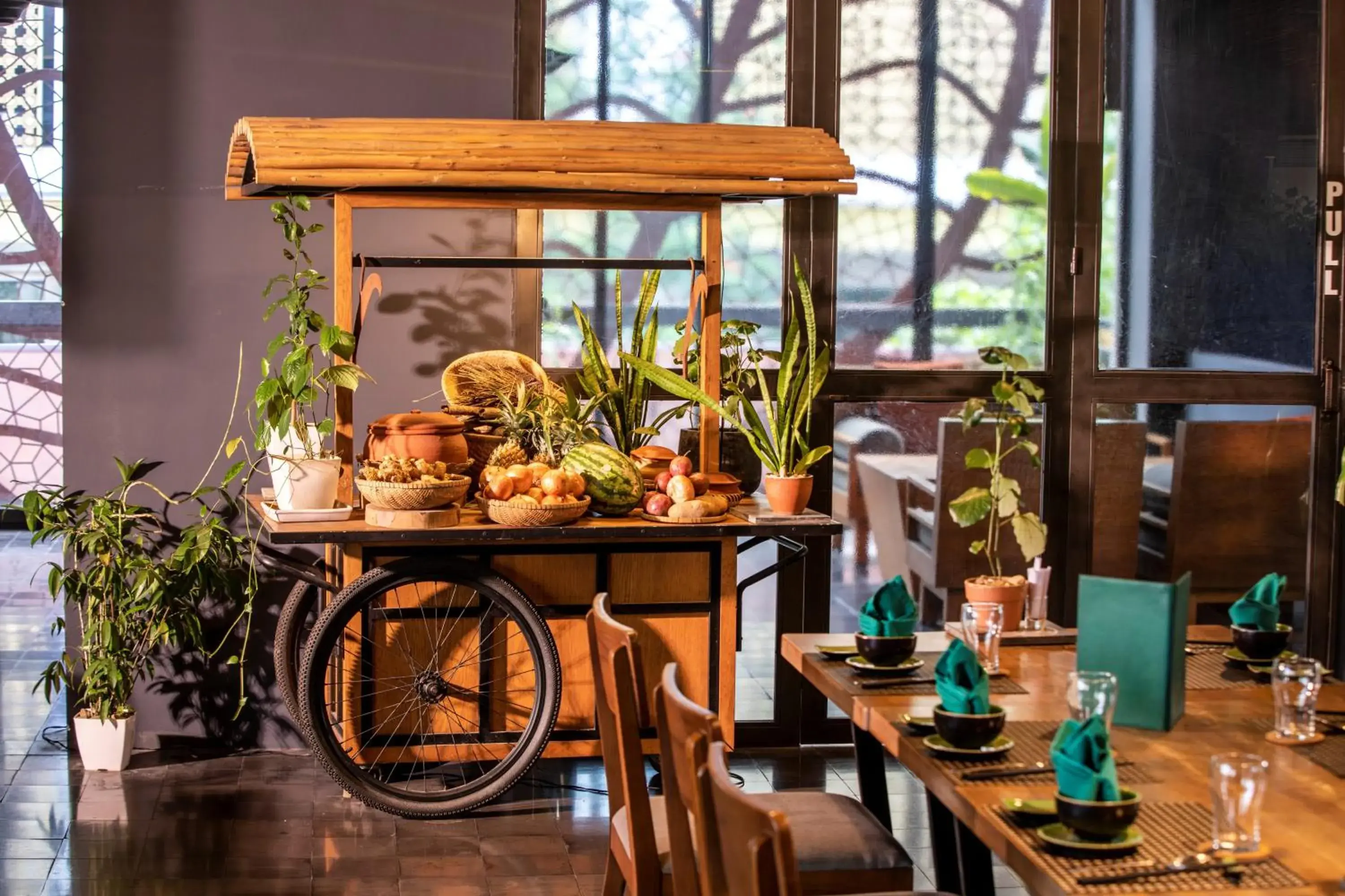 Restaurant/places to eat in ÊMM Hotel Hue Restaurant/places to eat in ÊMM Hotel Hue