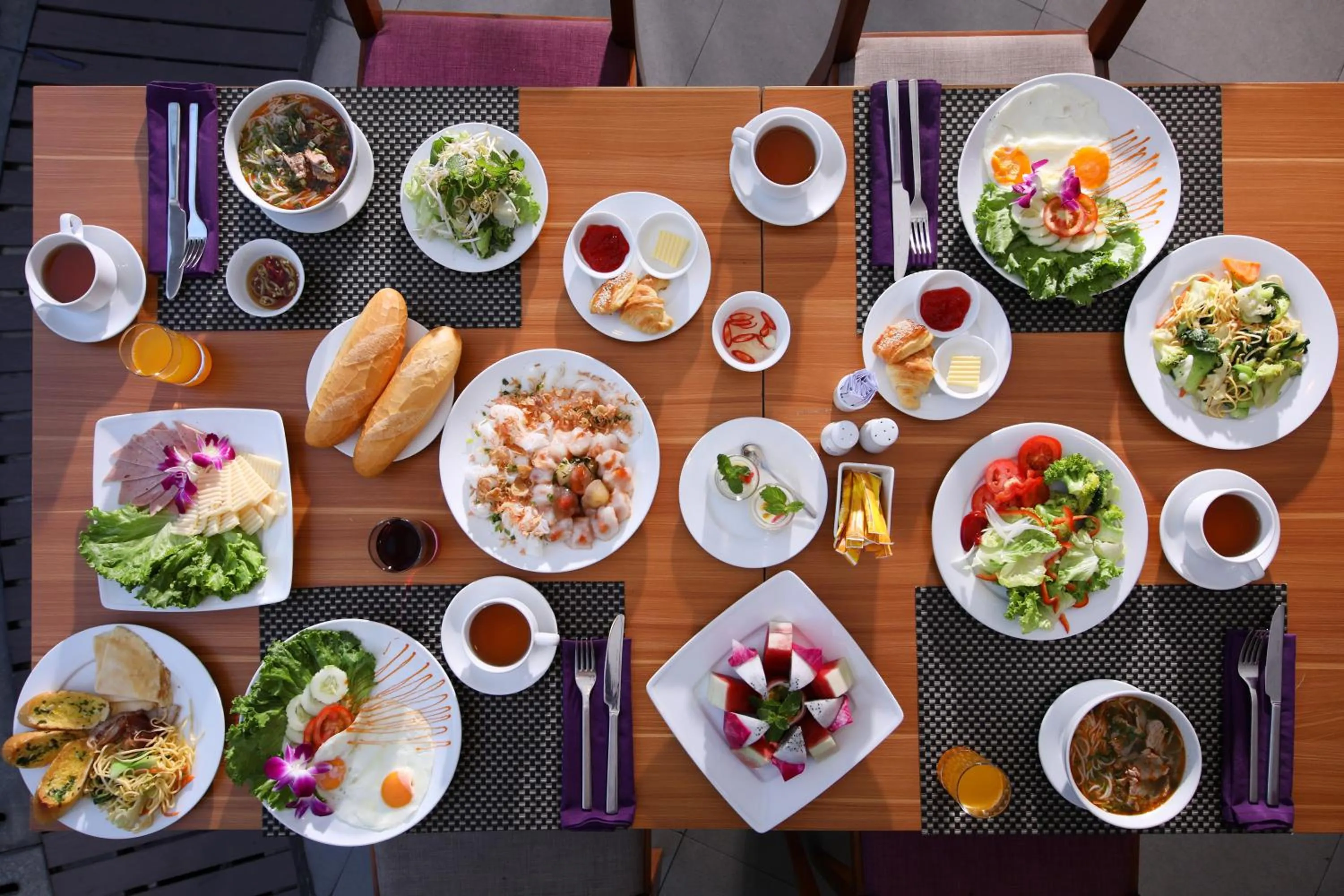 Food and drinks in ÊMM Hotel Hue