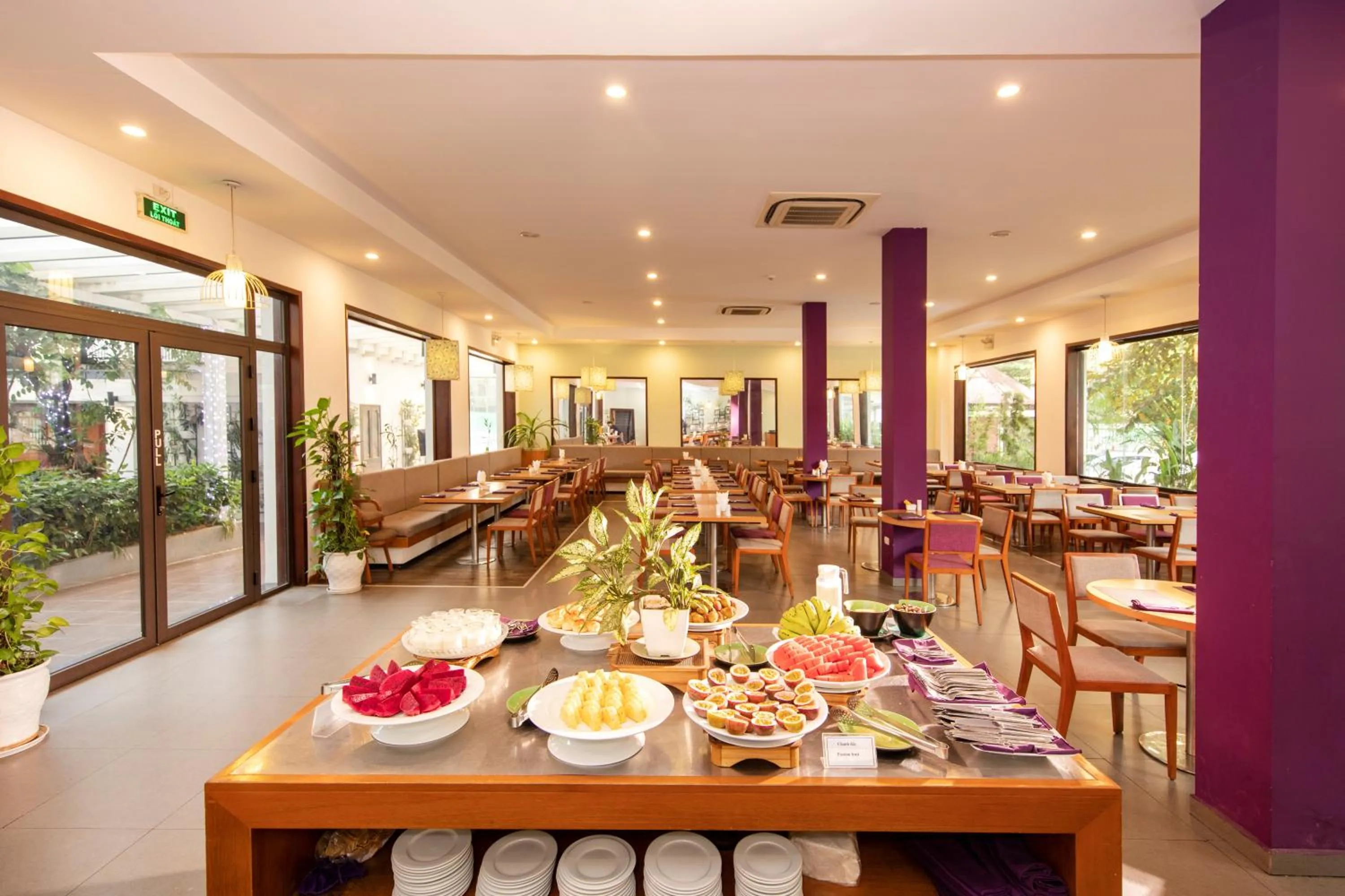 Restaurant/places to eat in ÊMM Hotel Hue