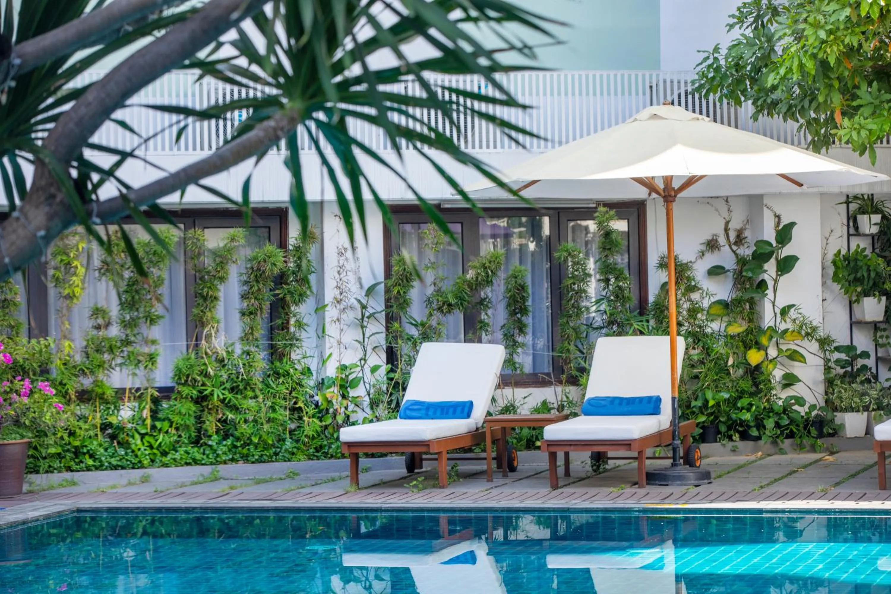Swimming pool in ÊMM Hotel Hue