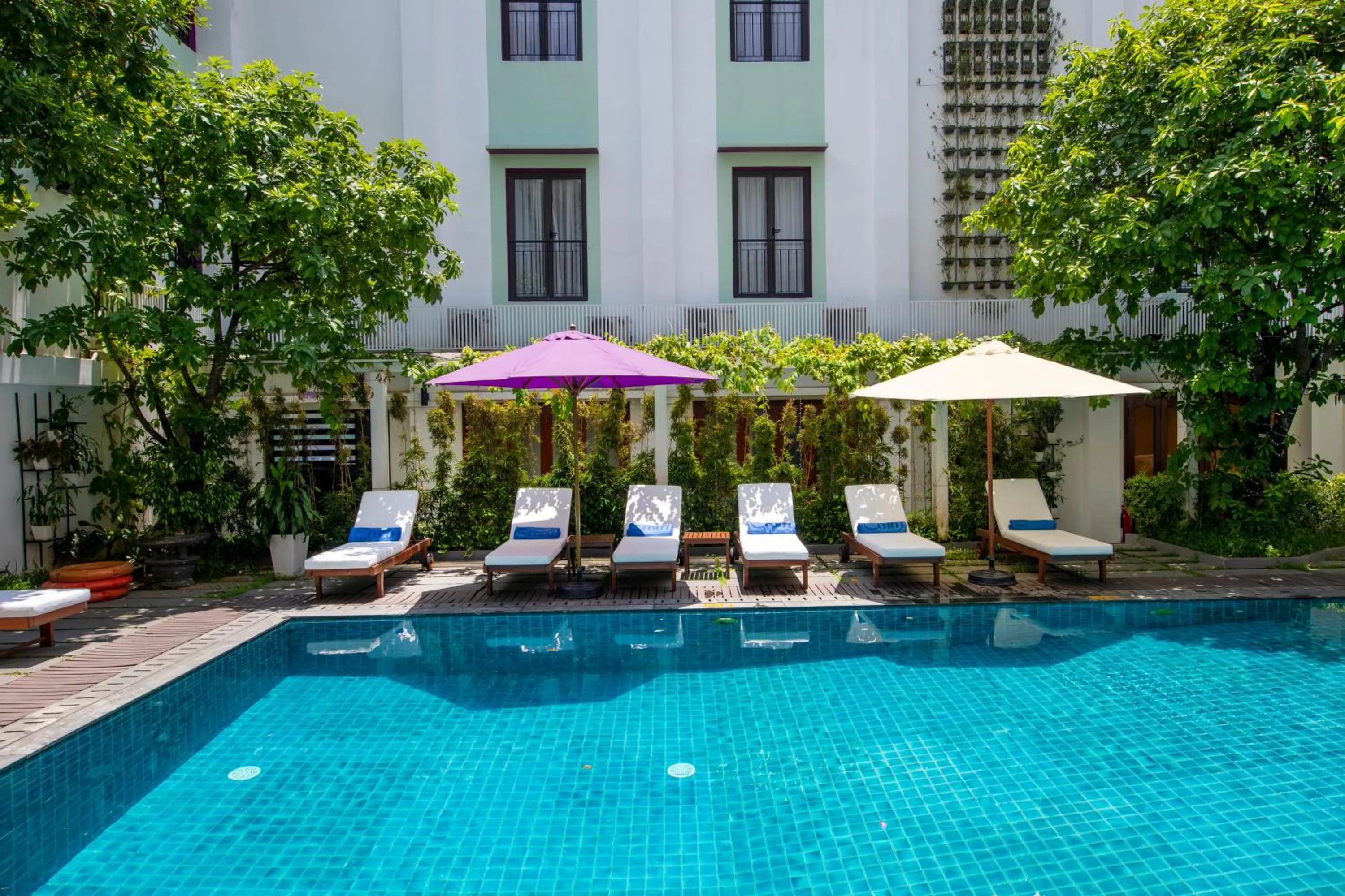Swimming pool in ÊMM Hotel Hue