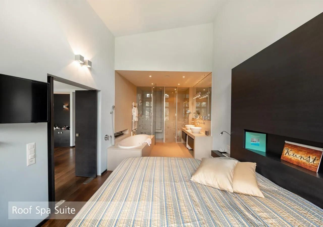 Bedroom, Bed in Lenkerhof gourmet spa resort - Relais & Châteaux