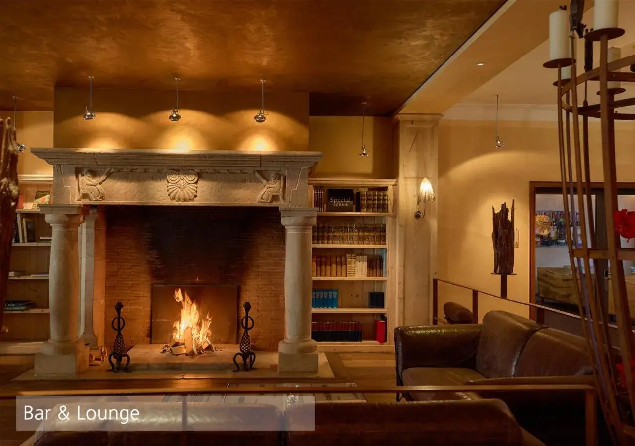 Lounge or bar in Lenkerhof gourmet spa resort - Relais & Châteaux Lounge or bar in Lenkerhof gourmet spa resort - Relais & Châteaux