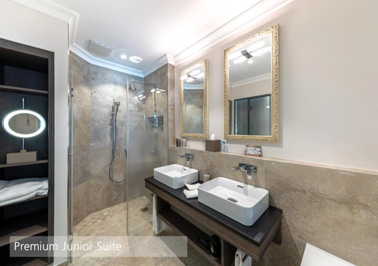 Shower in Lenkerhof gourmet spa resort - Relais & Châteaux