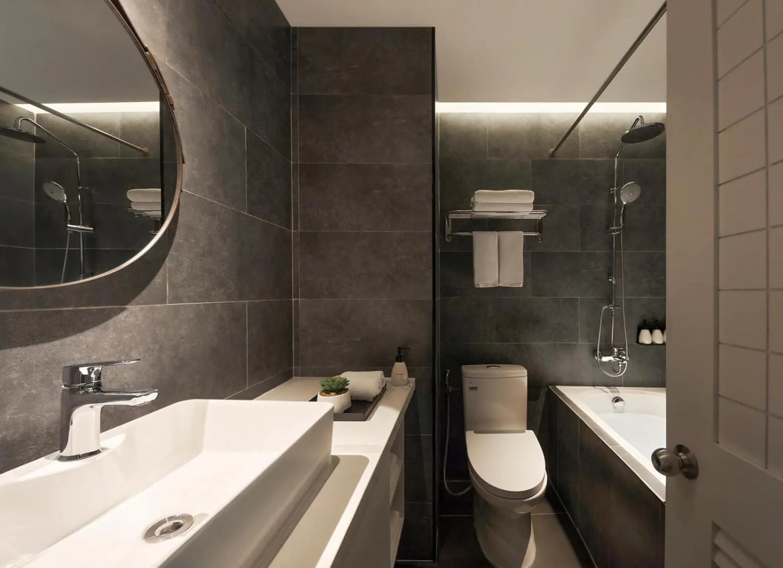 Shower in M Village Hotel Premier Thi Sách