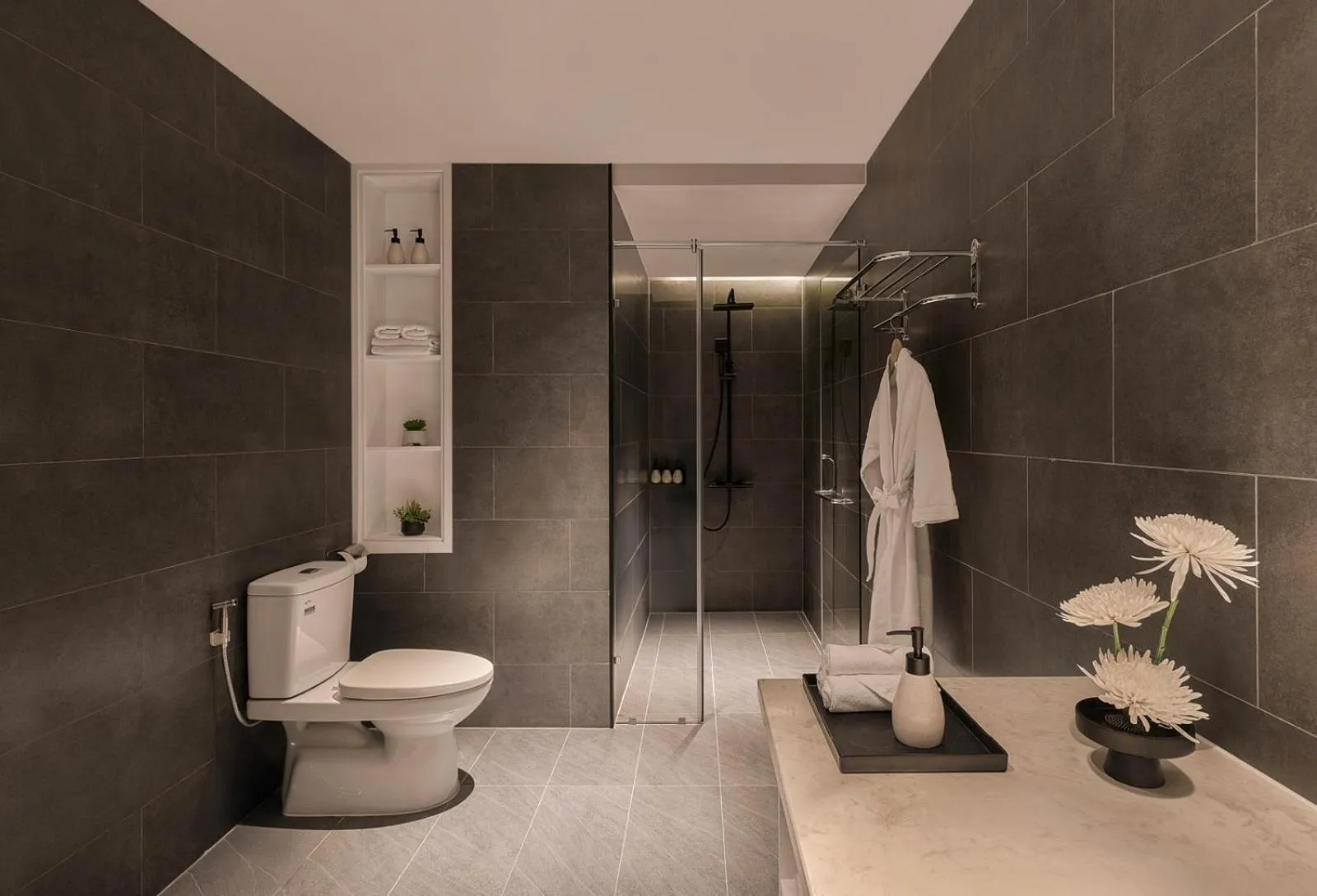 Shower in M Village Hotel Premier Thi Sách