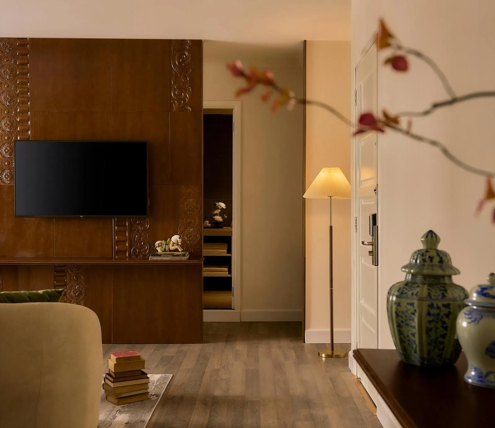 Communal lounge/ TV room in M Village Hotel Premier Thi Sách