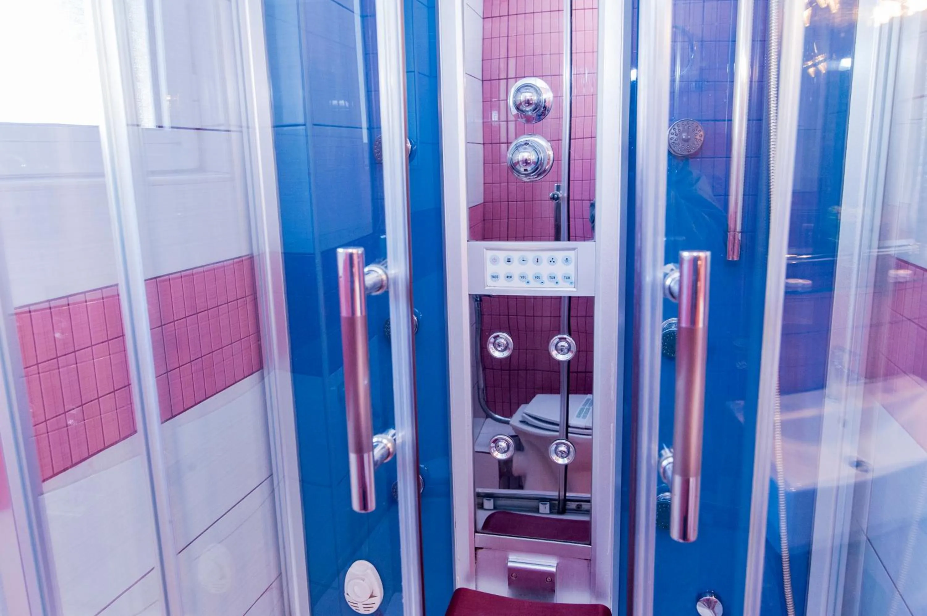 Bathroom in Krikonis Hotel