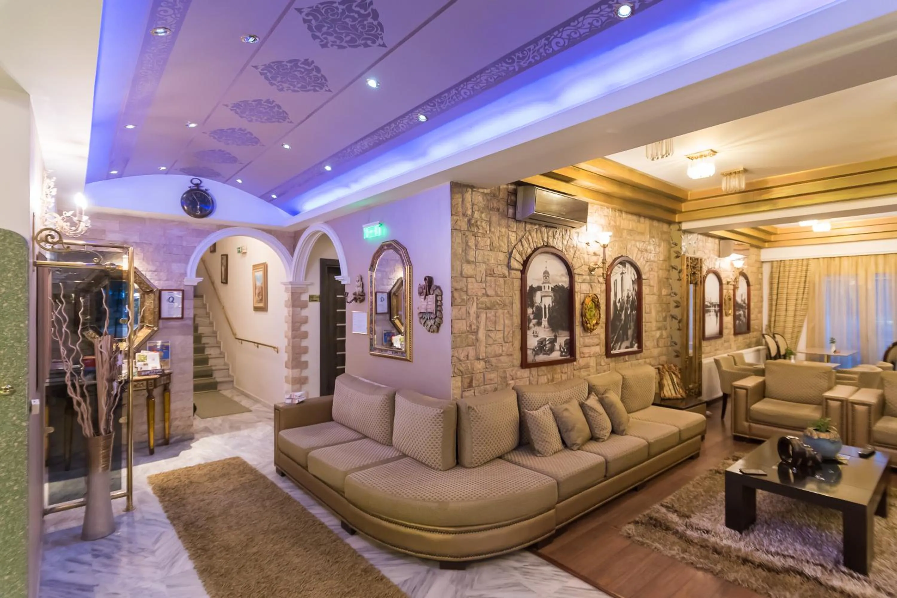 Living room in Krikonis Hotel