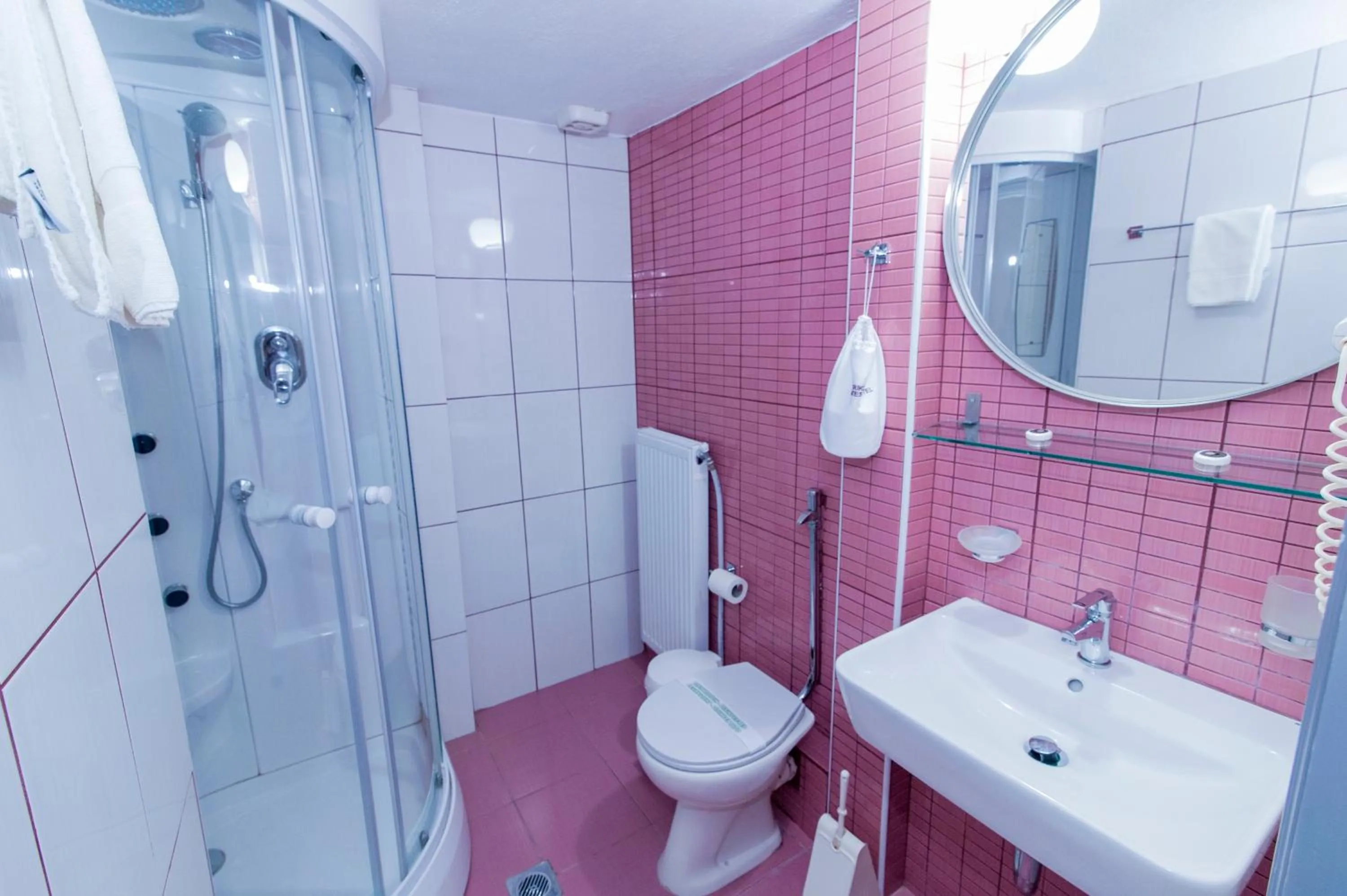 Bathroom in Krikonis Hotel