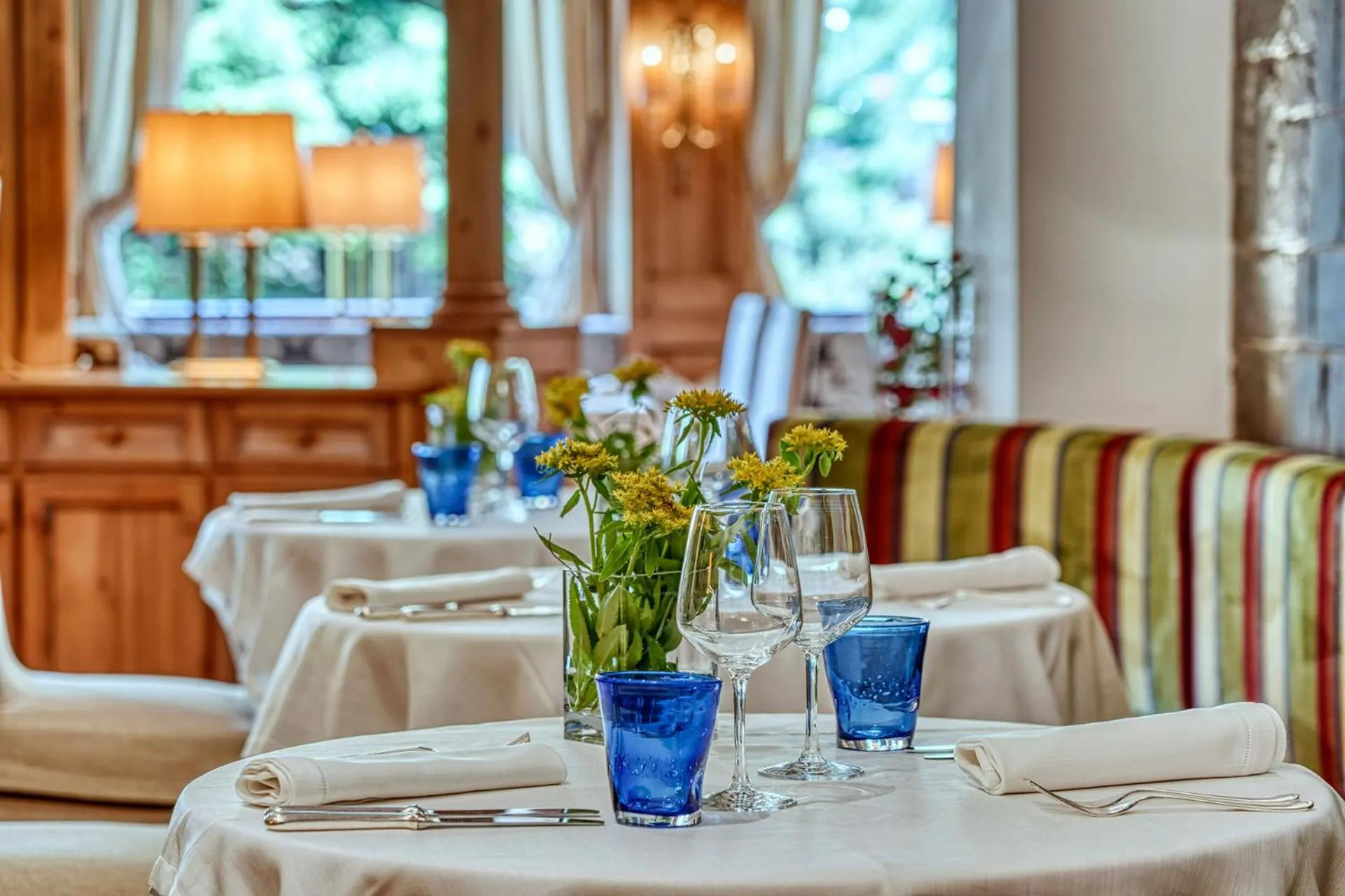 Restaurant/places to eat in Majestic Hotel