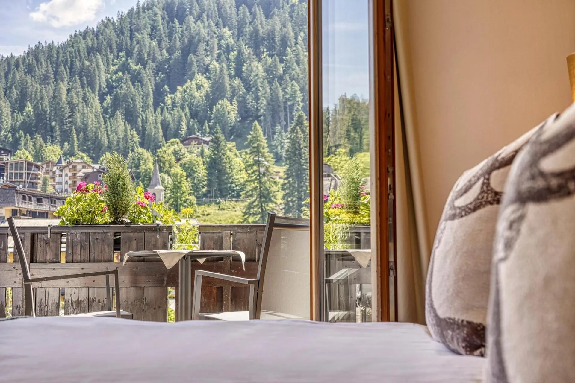 Photo of the whole room in Majestic Hotel