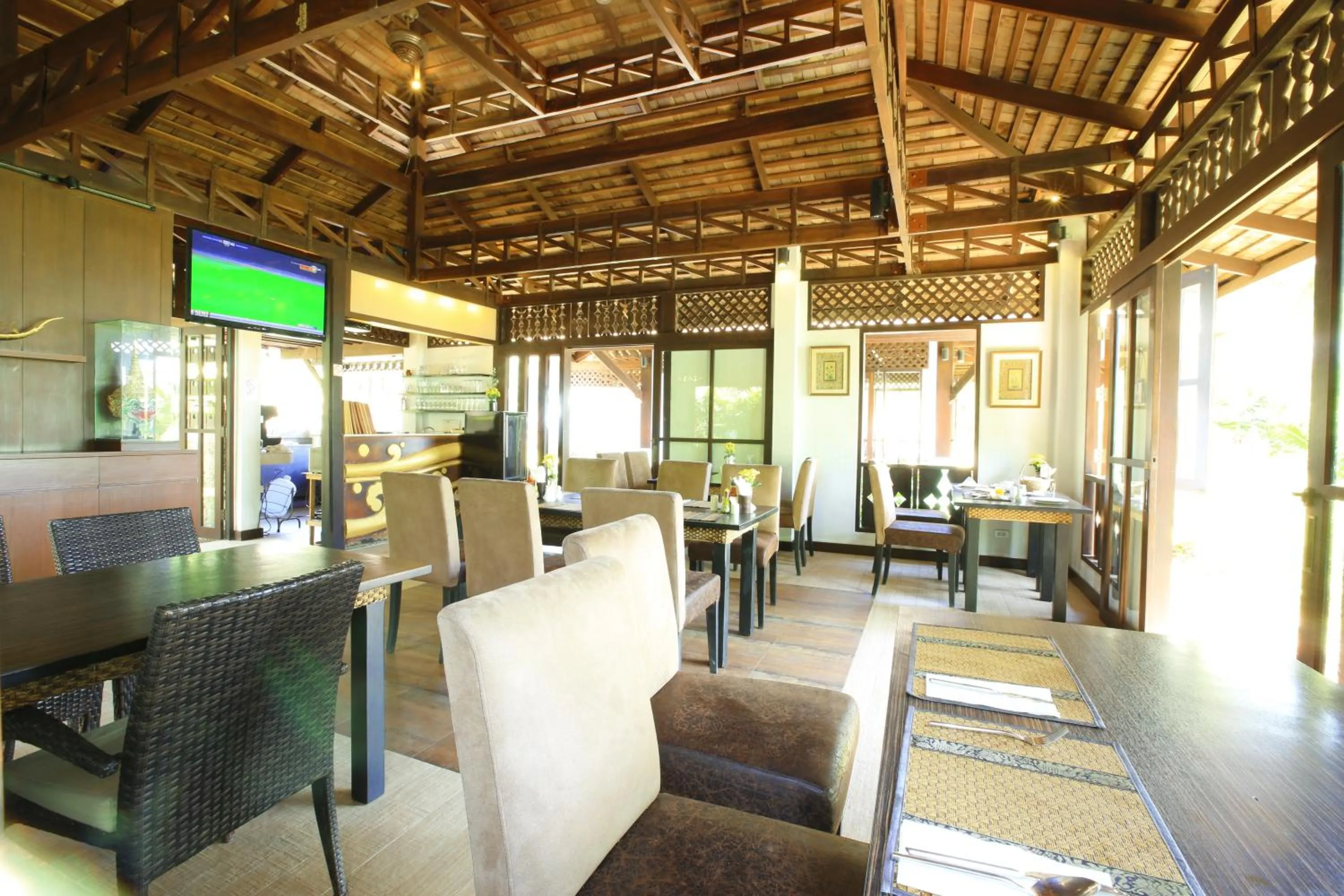 Restaurant/places to eat in Niramaya Villa & Wellness