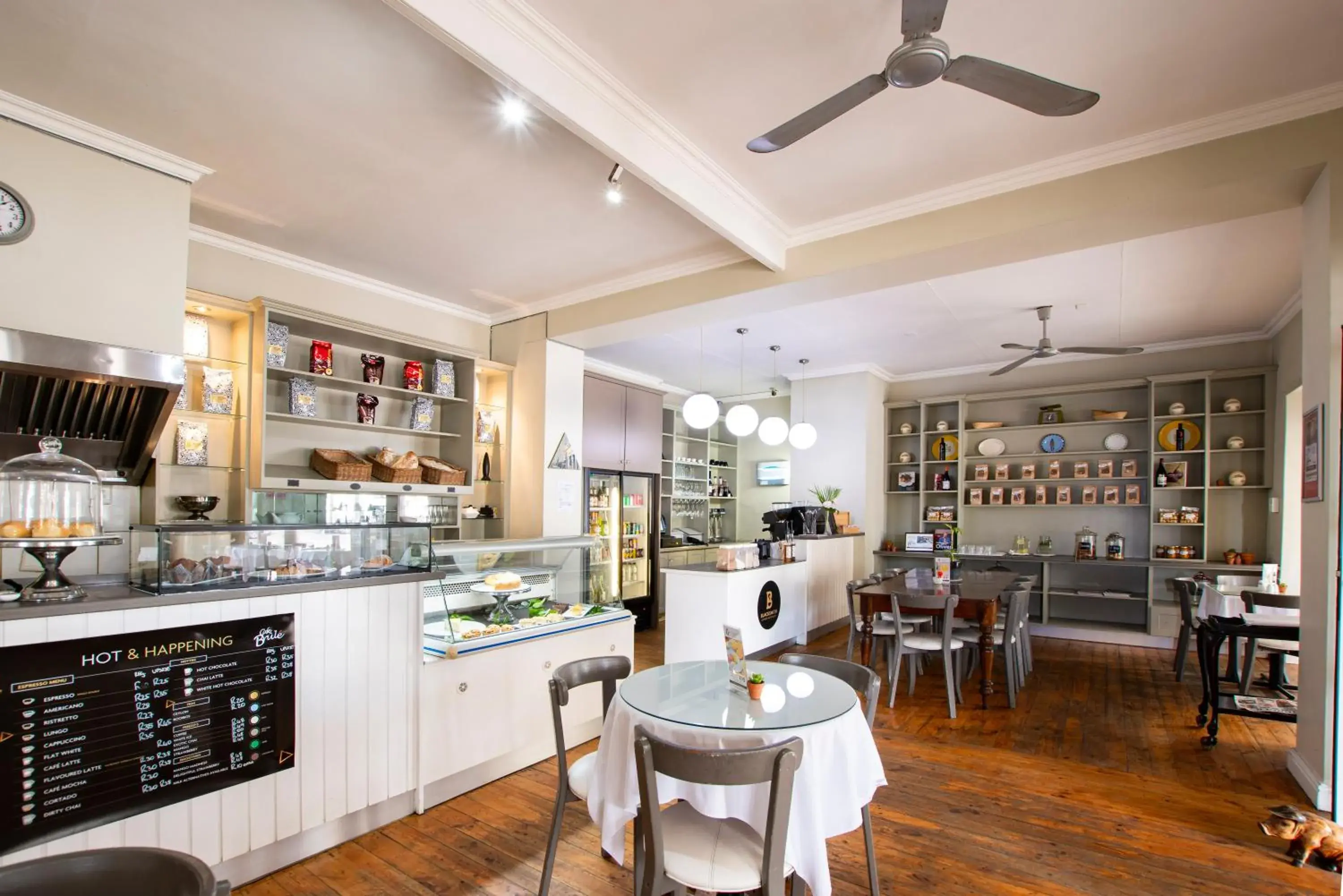 Restaurant/places to eat in Queen's Hotel by BON Hotels Restaurant/places to eat in Queen's Hotel by BON Hotels