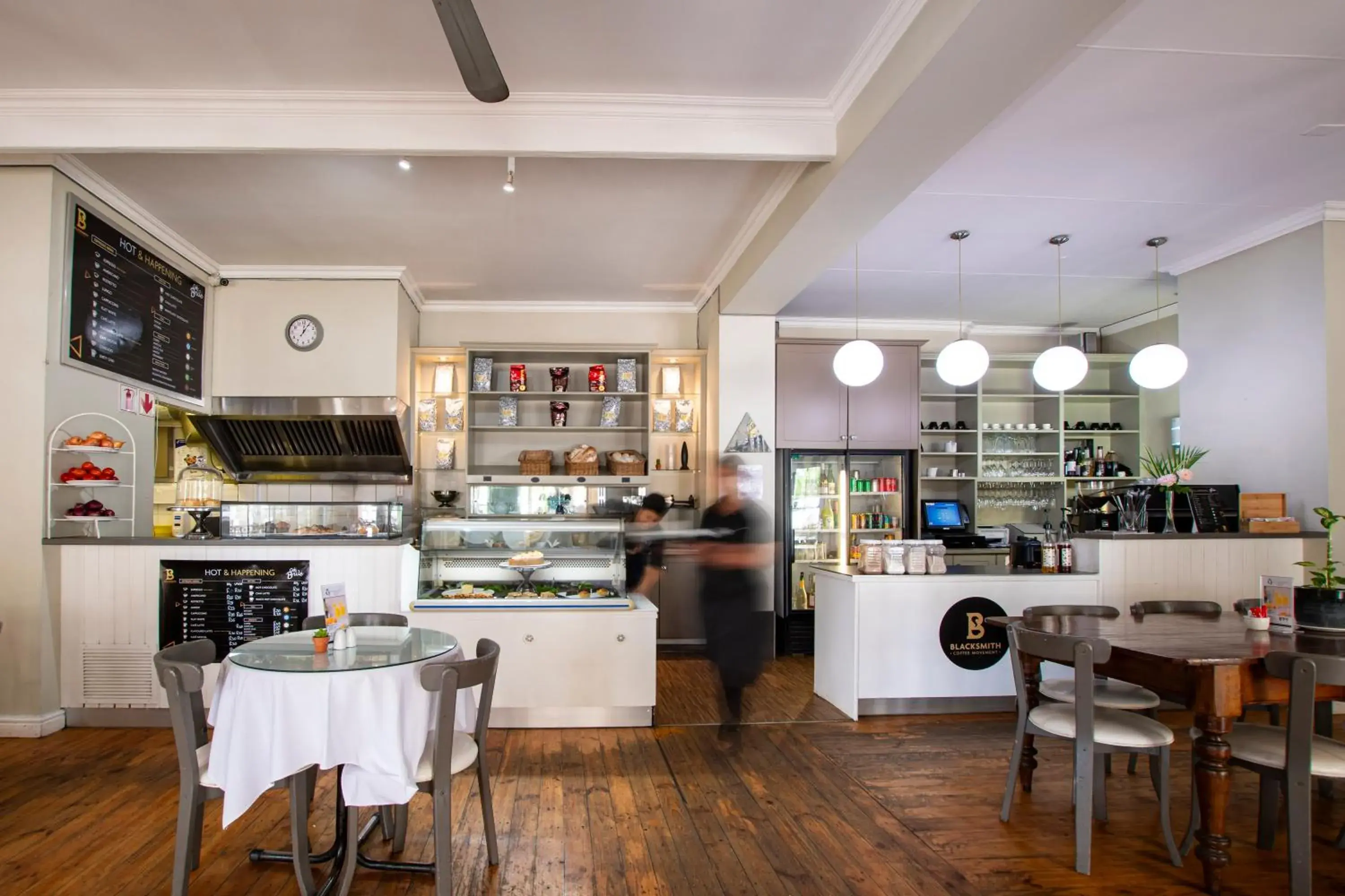 Restaurant/places to eat in Queen's Hotel by BON Hotels Restaurant/places to eat in Queen's Hotel by BON Hotels