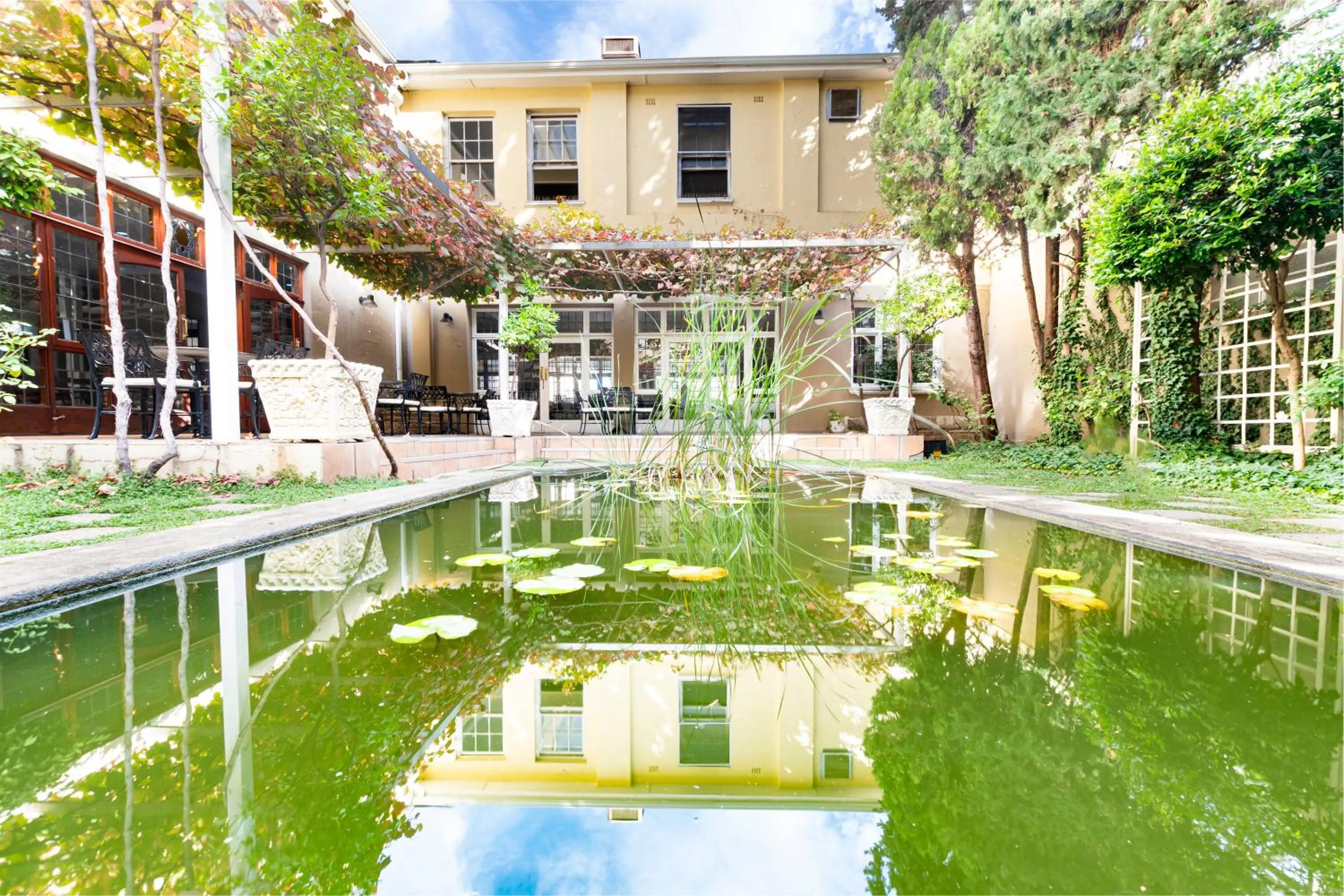 Property building in Queen's Hotel by BON Hotels