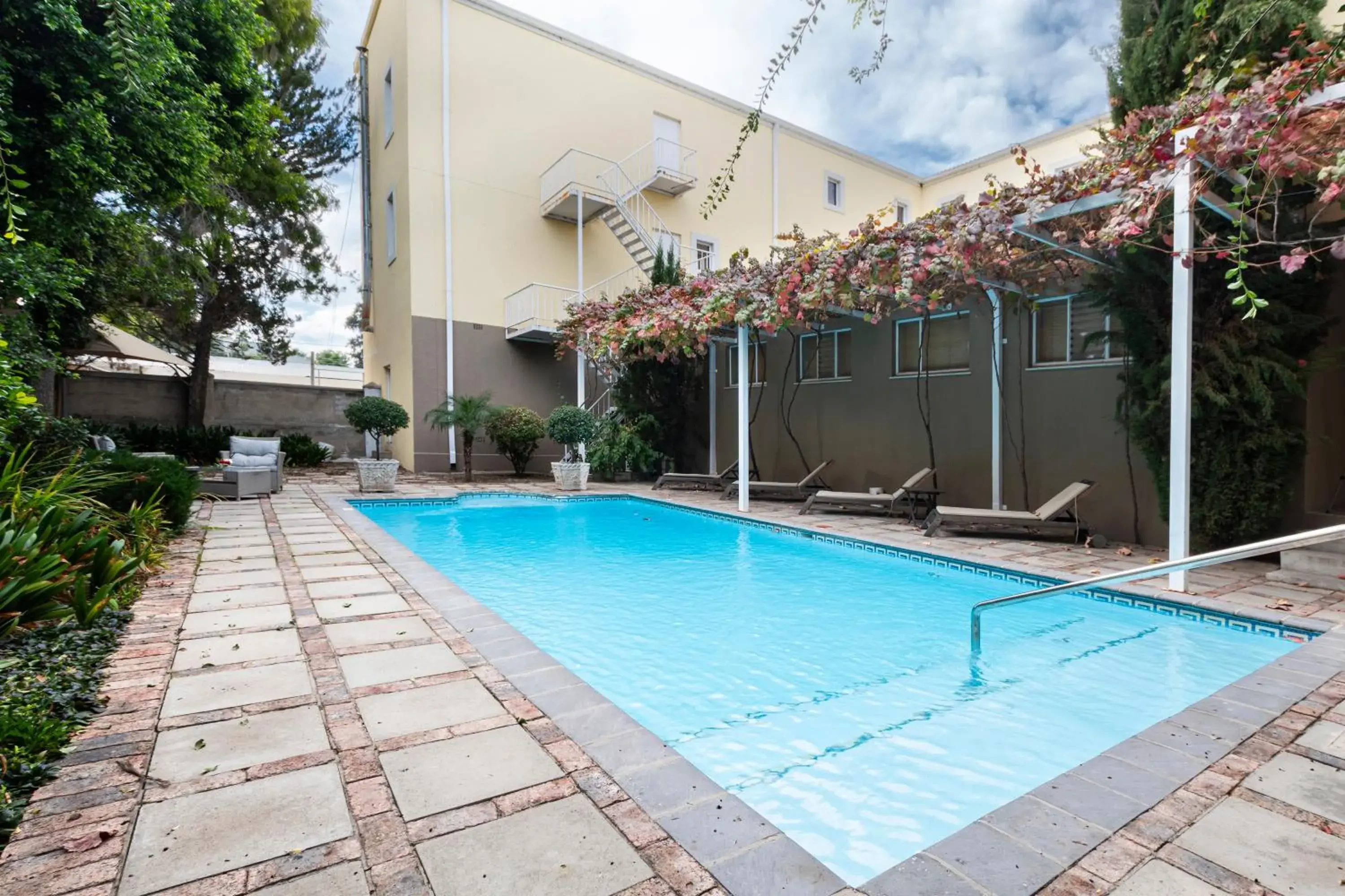 Swimming pool in Queen's Hotel by BON Hotels Swimming pool in Queen's Hotel by BON Hotels