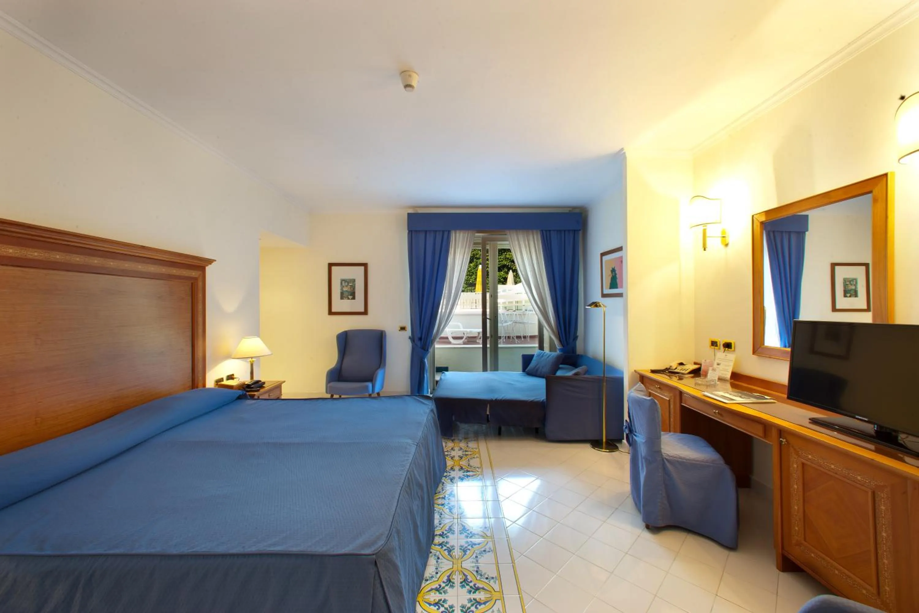 Bedroom, Bed in Hotel Continental