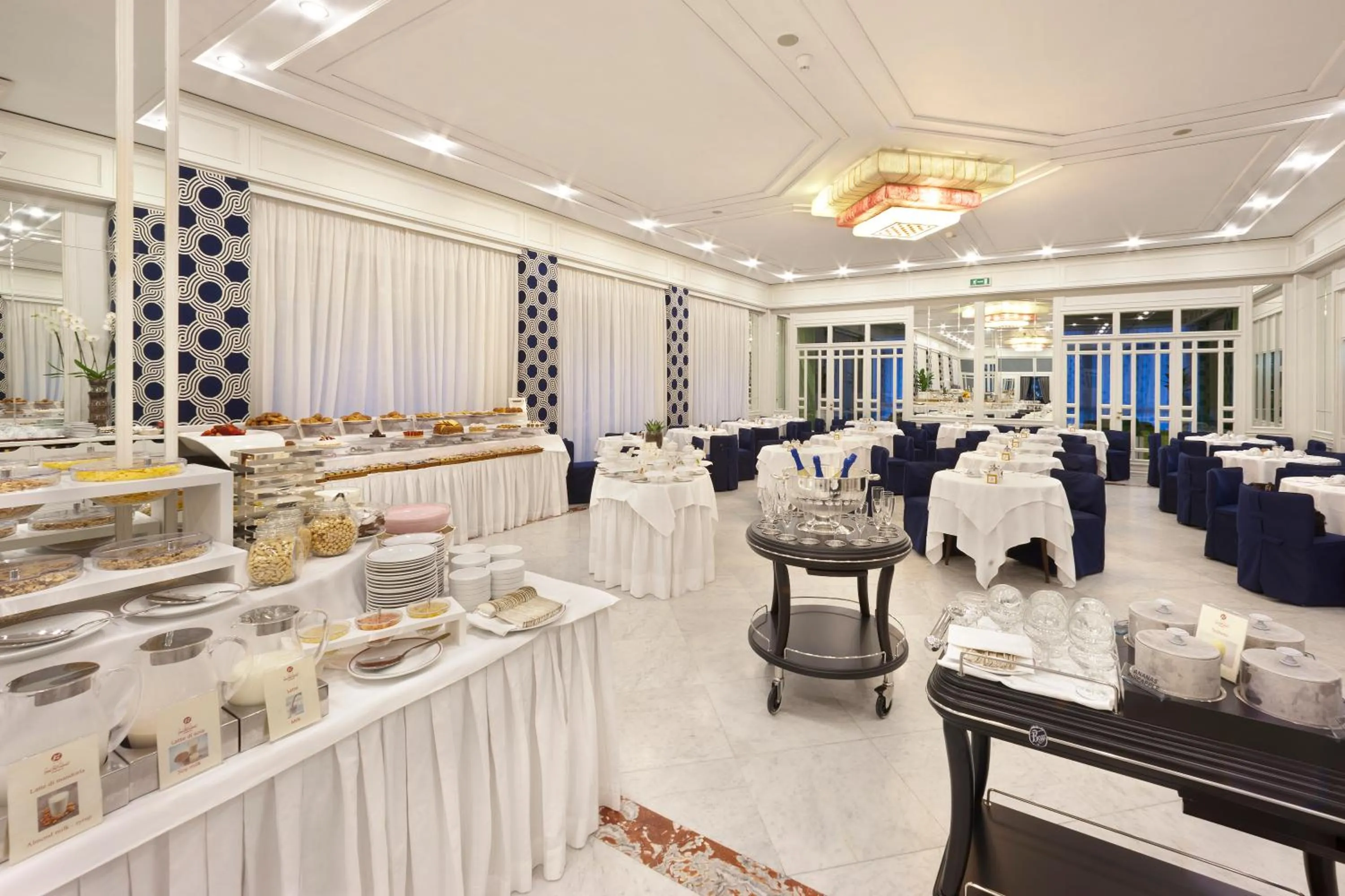 Breakfast in Hotel Continental